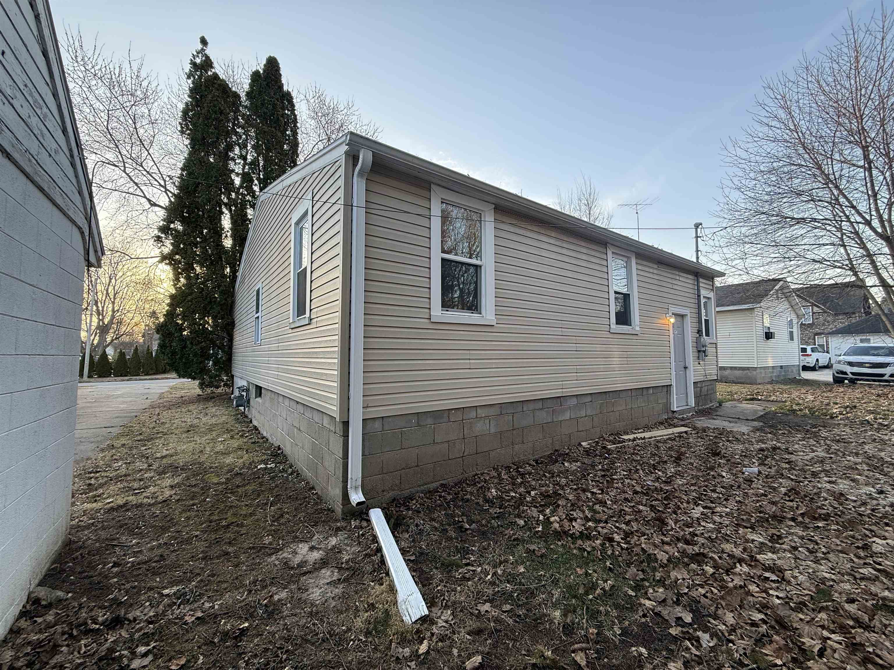 1012 S Lansing