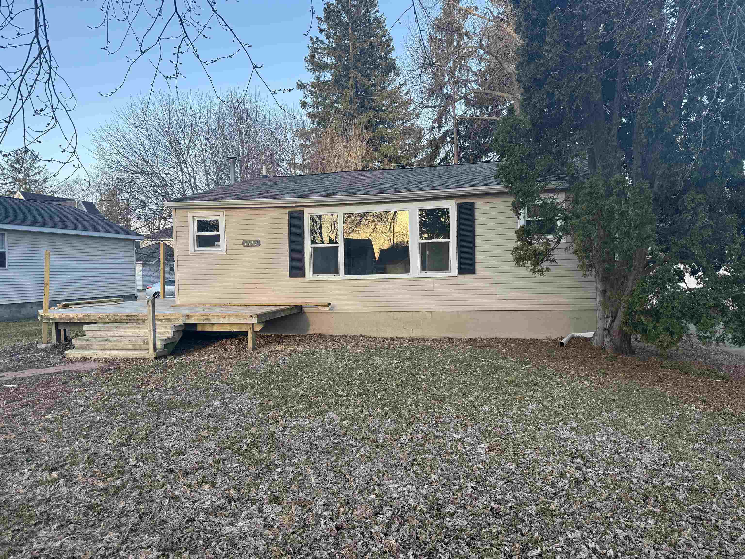 1012 S Lansing