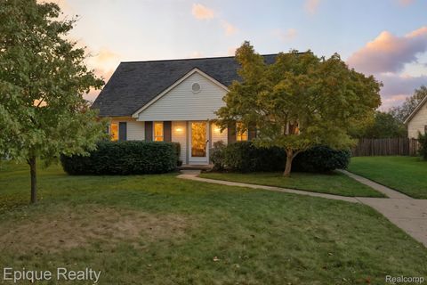 Photo of 3411 Ashley Drive, Lake Orion Village, MI 48359 (MLS # 20251044164)