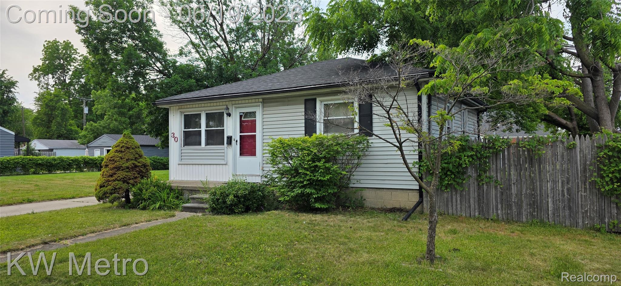 30 W Maxlow Avenue