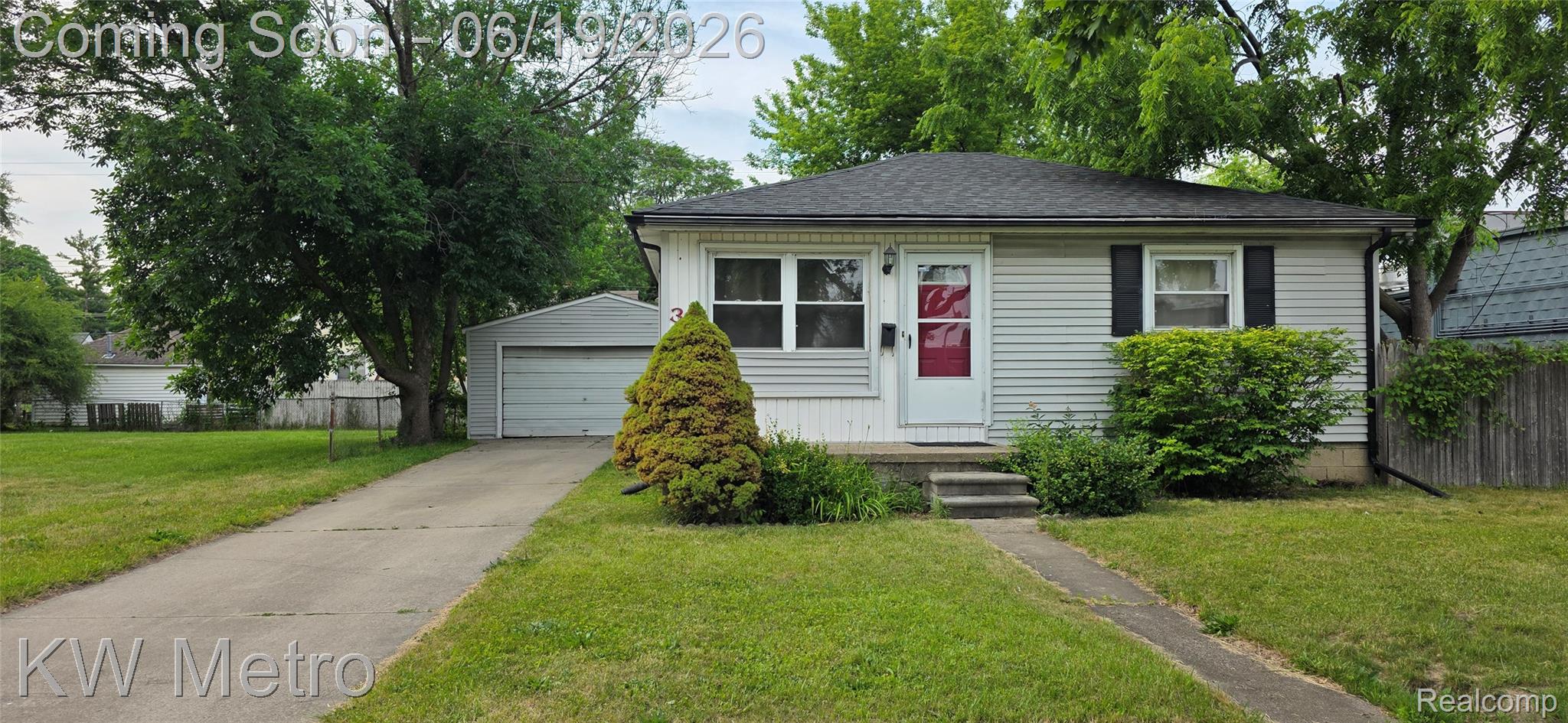 30 W Maxlow Avenue