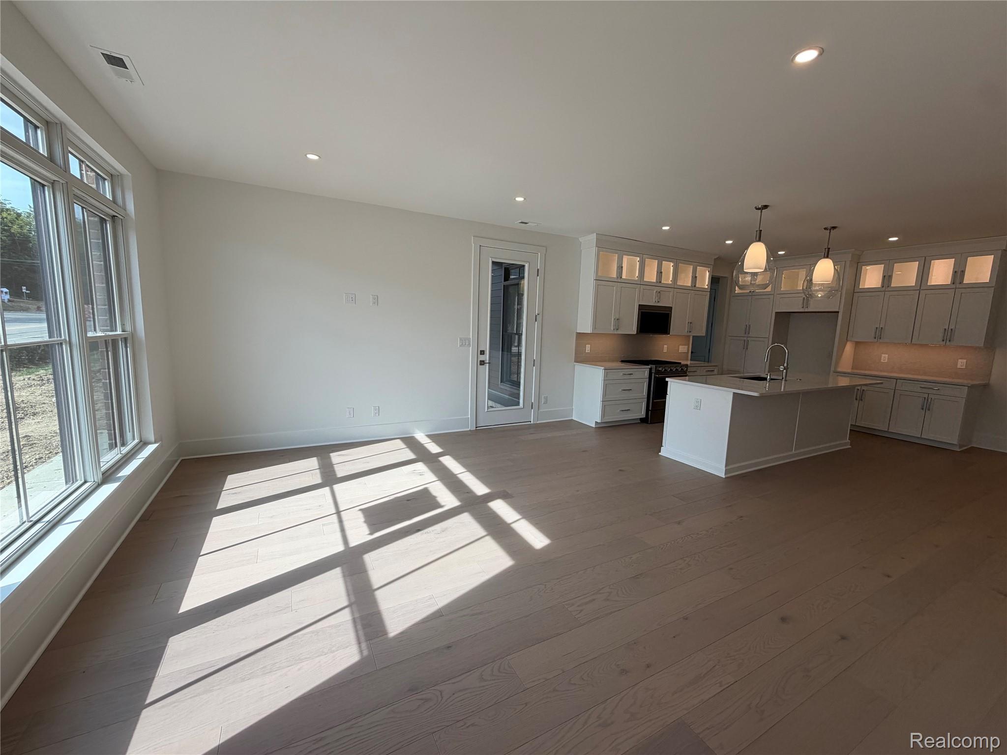 409 S Center Street 28