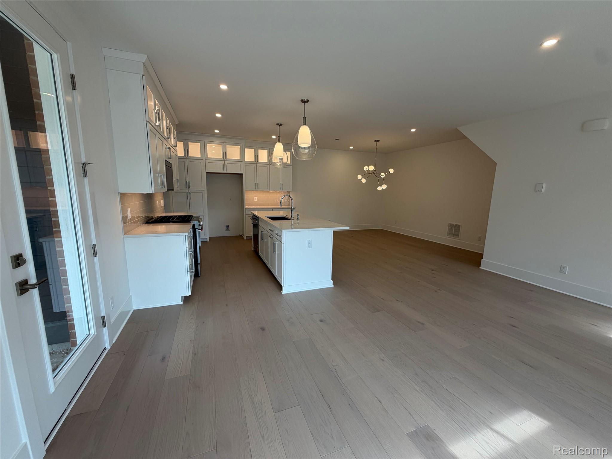 409 S Center Street 28