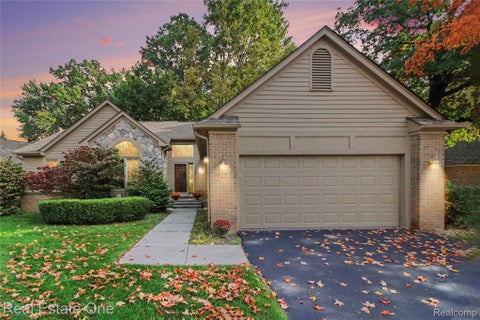 Tiny photo for 5023 Pheasant Cove #4, West Bloomfield Charter Township, MI 48323 (MLS # 20261081725)