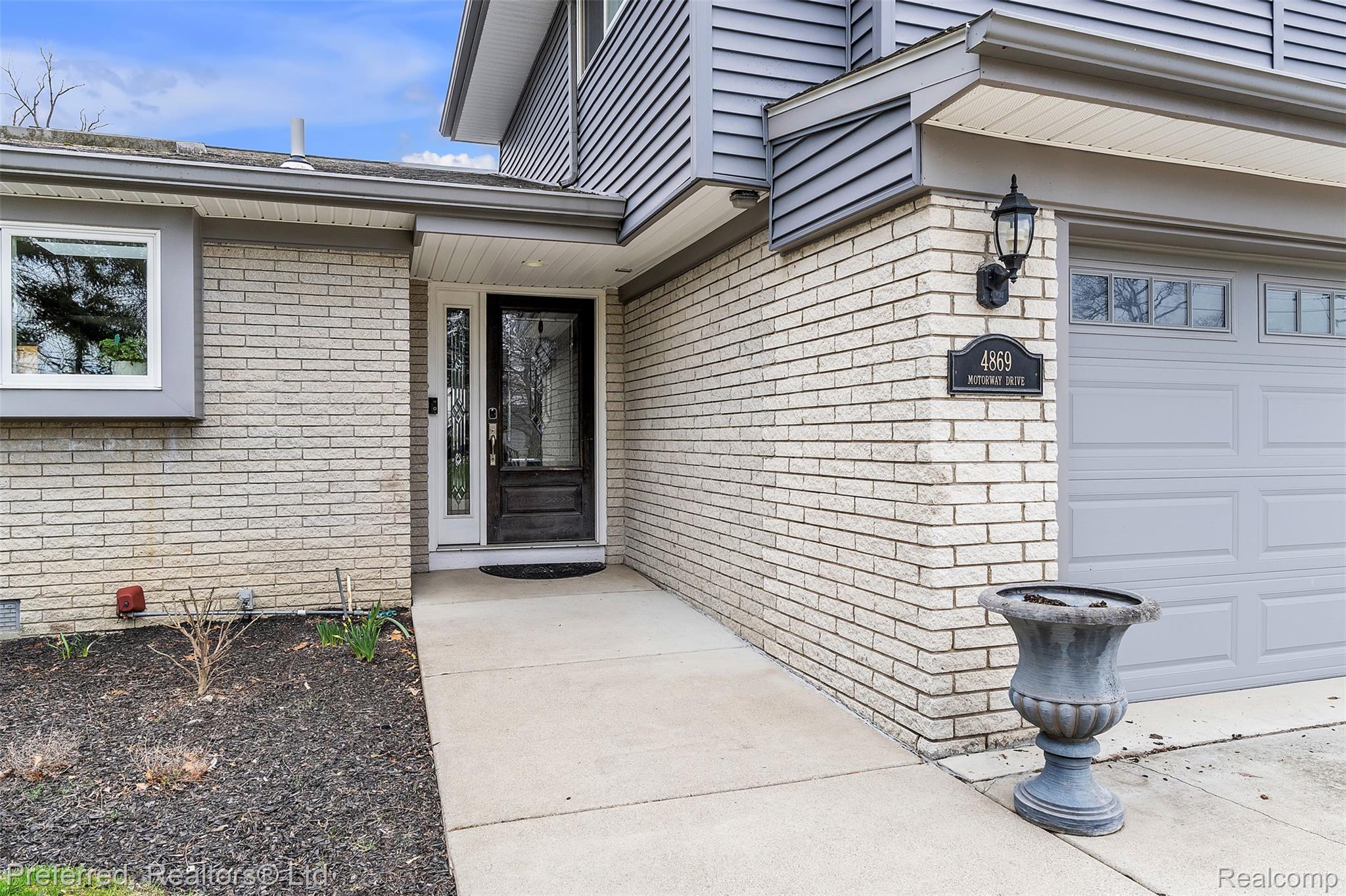 4869 Motorway Drive