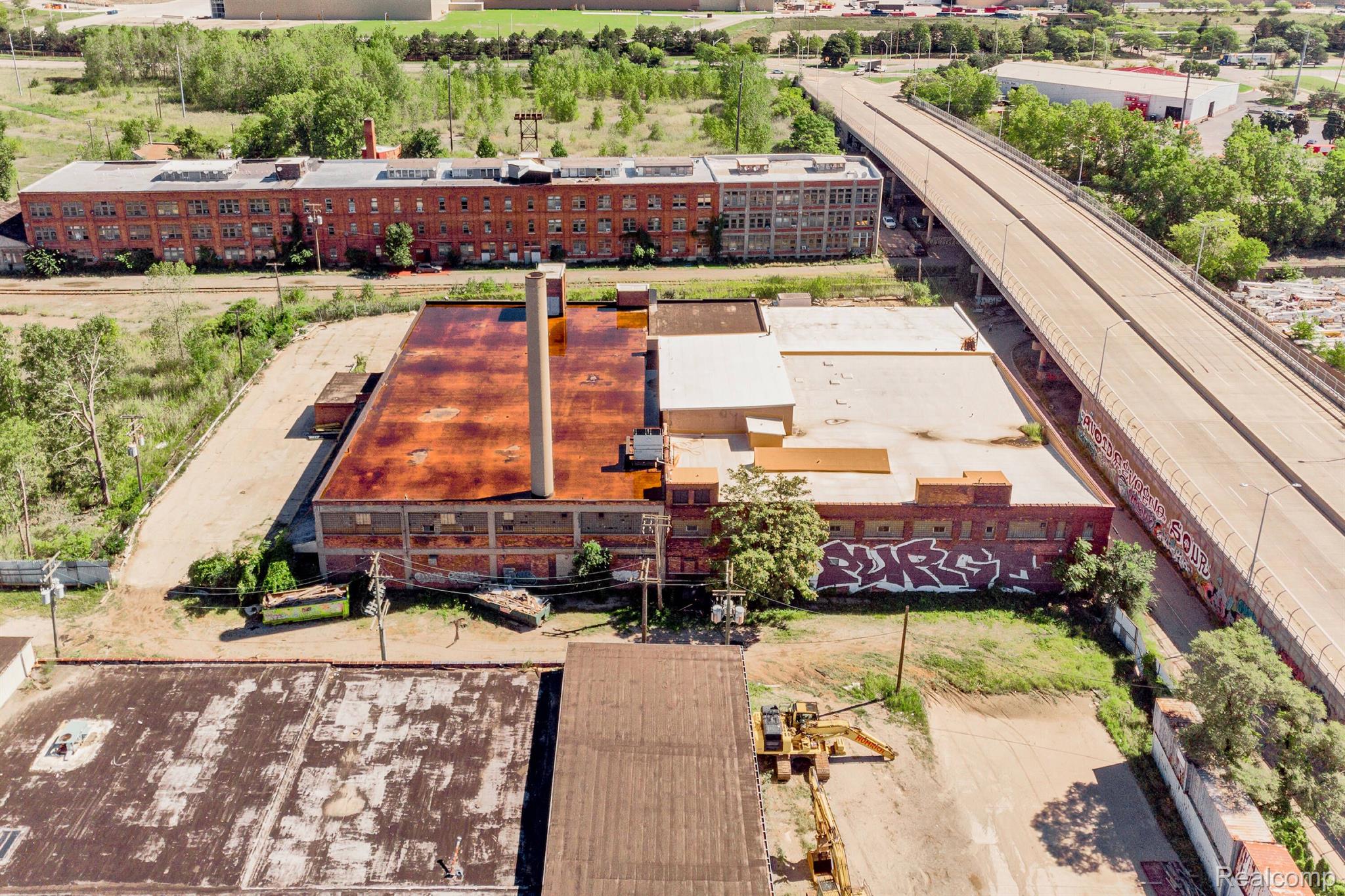 2600 E Grand Boulevard