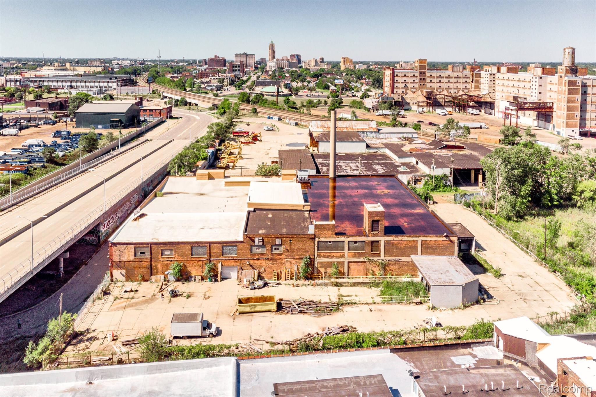 2600 E Grand Boulevard