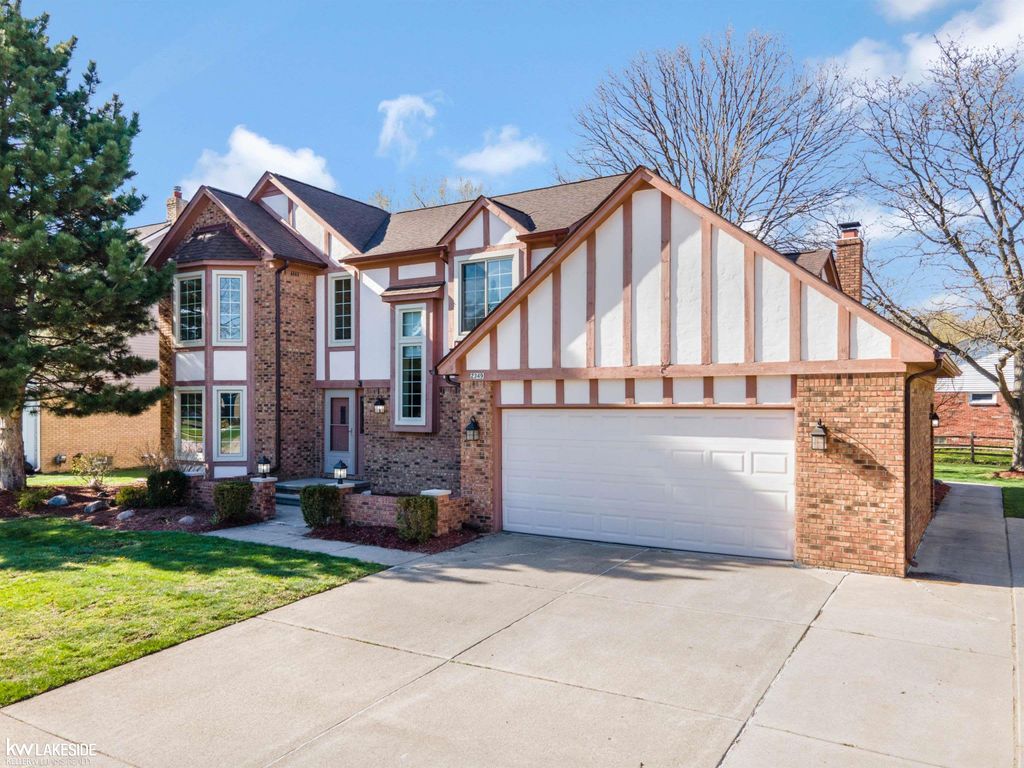 Photo of 2349 Hidden Trail Drive, Sterling Heights City, MI 48314 (MLS # 58050205021)