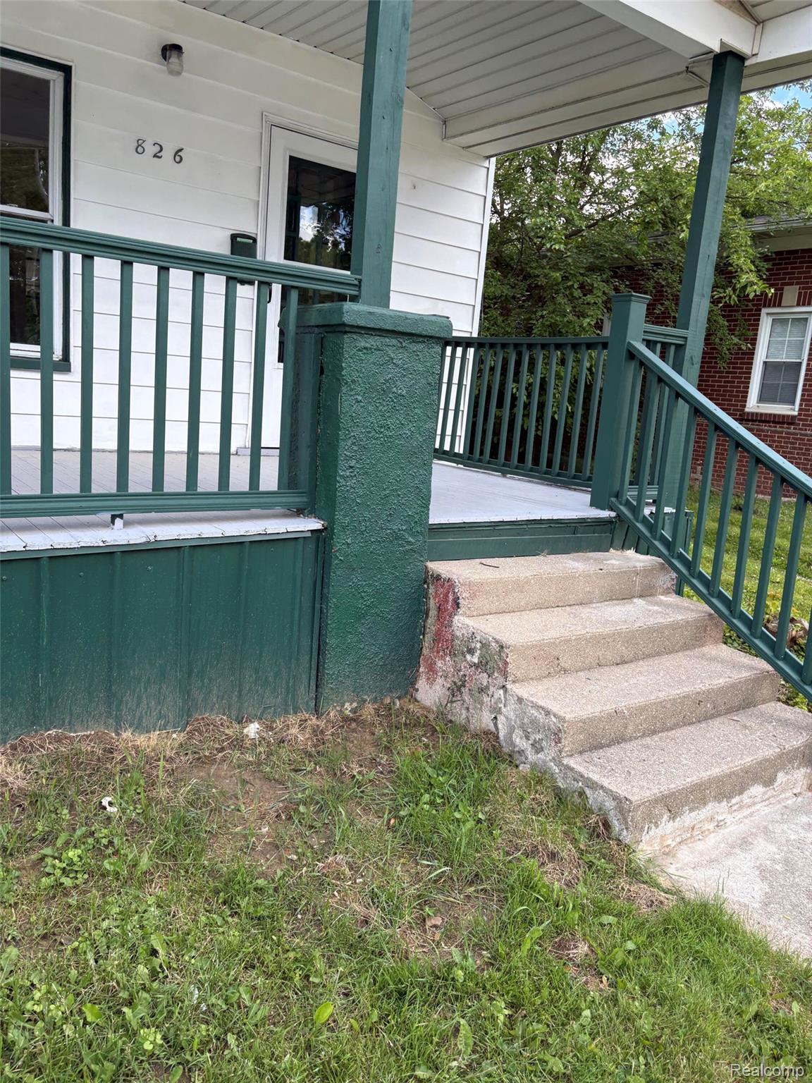 826 E Mount Morris Street