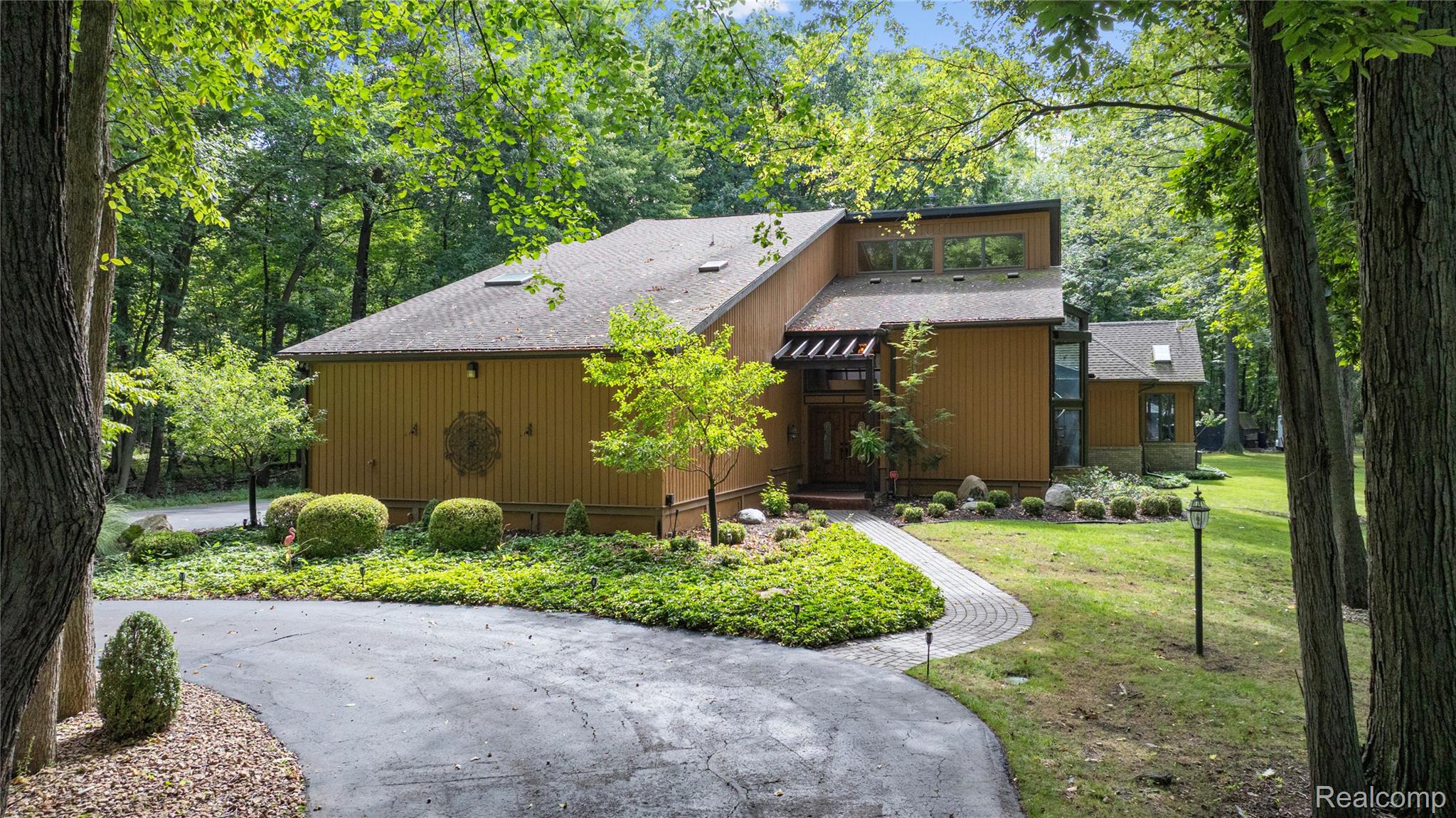 8931 Bridge Road