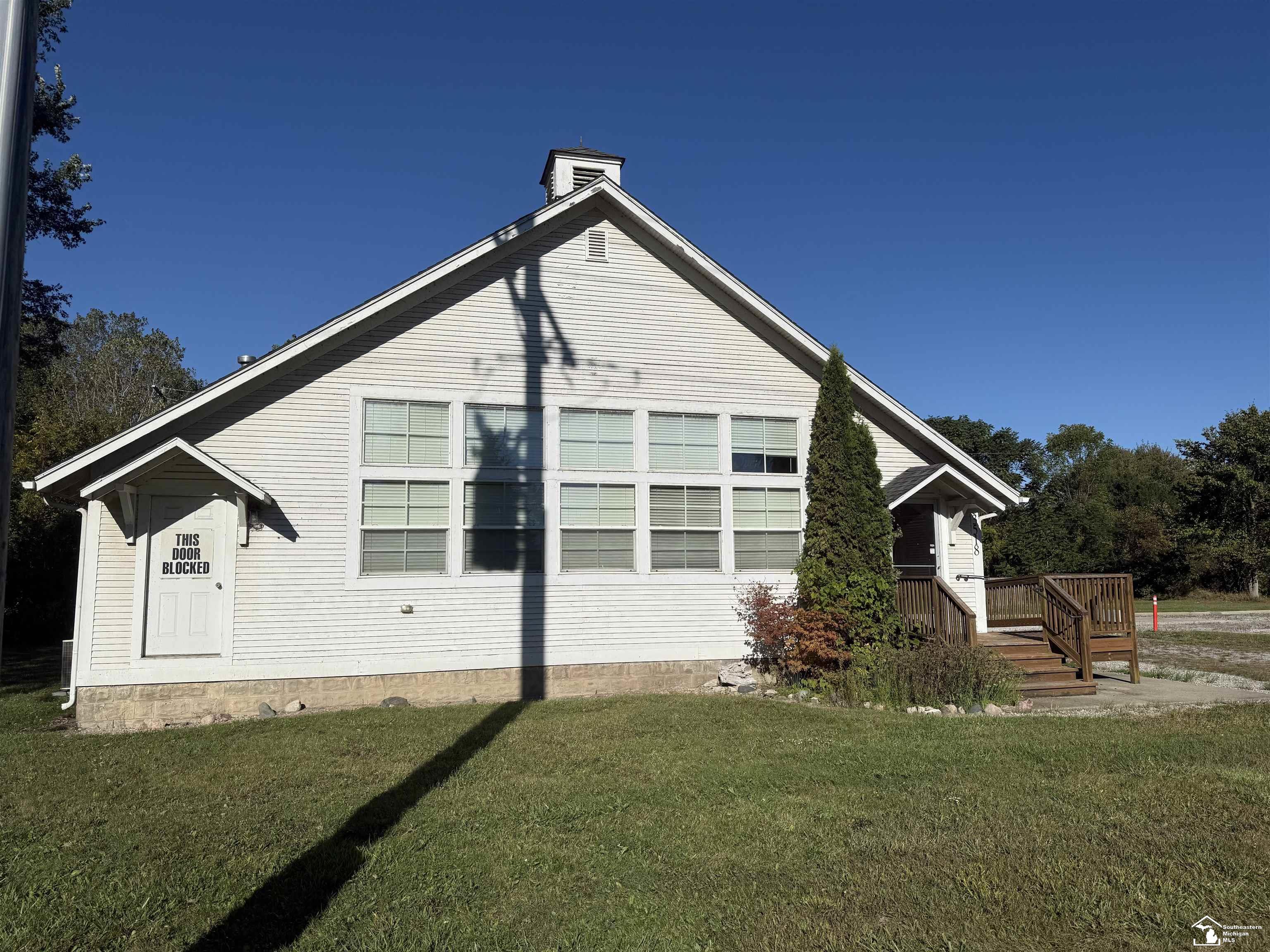 33518 W Jefferson Avenue