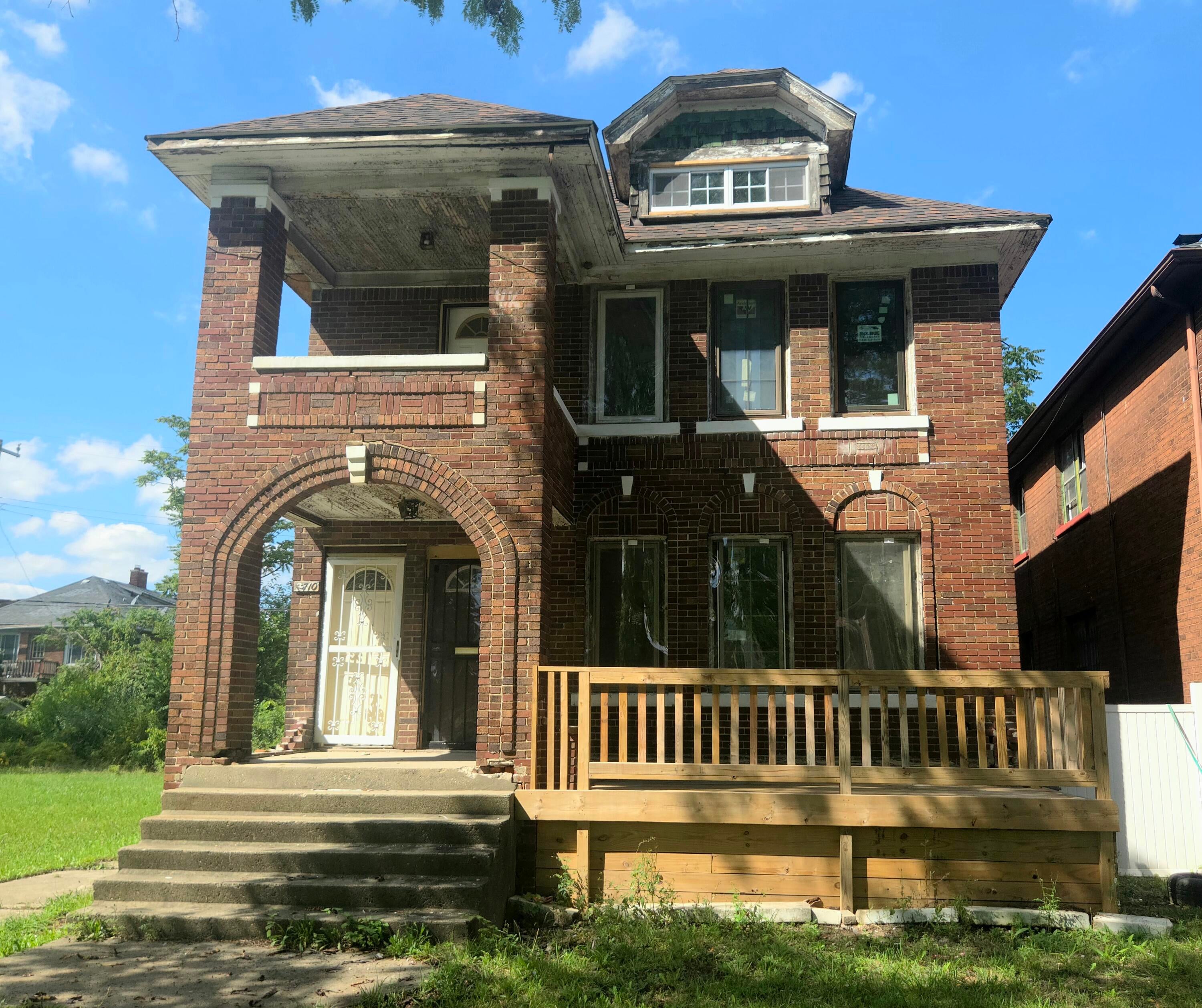 2708 W Grand Street