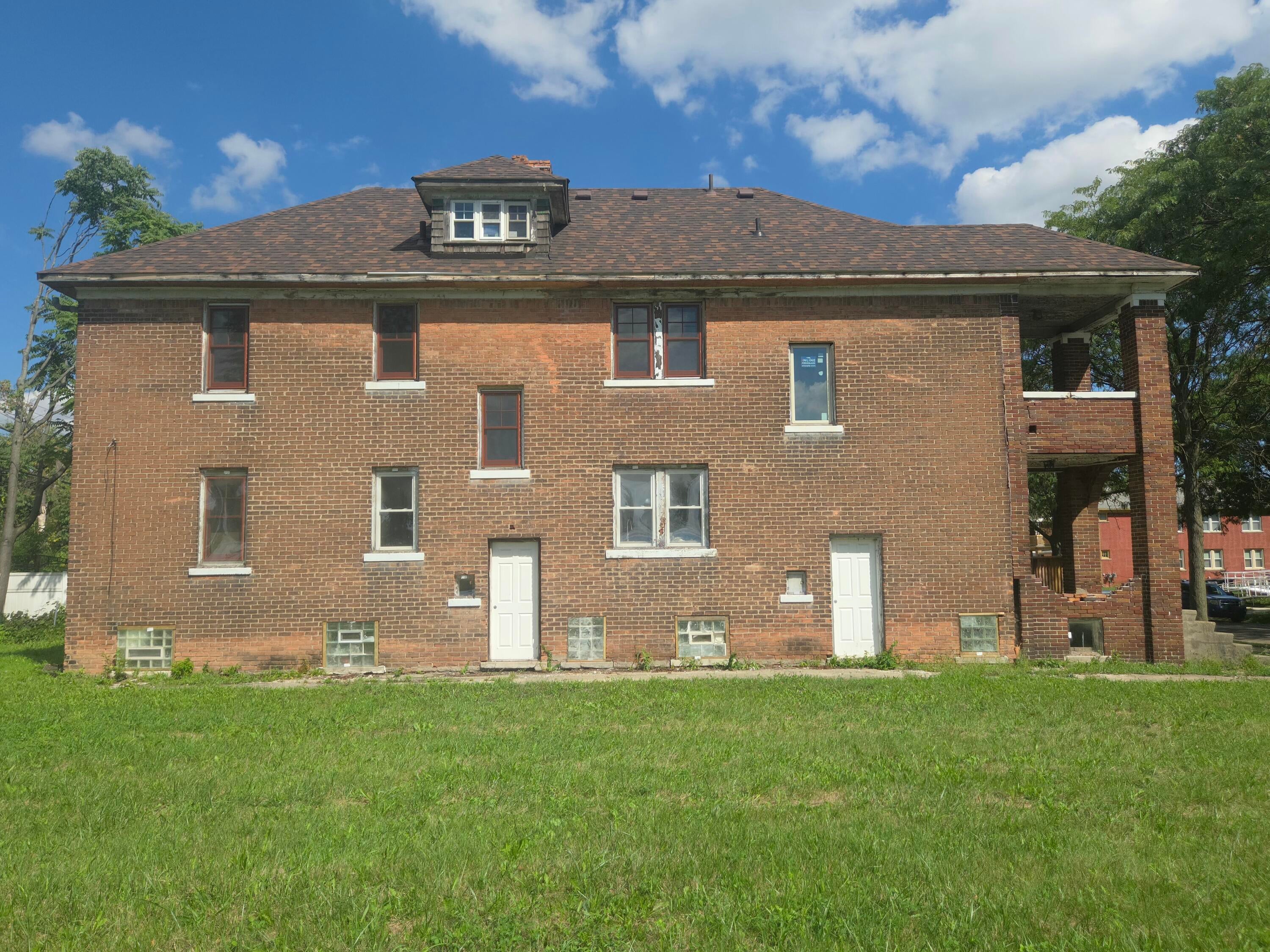 2708 W Grand Street