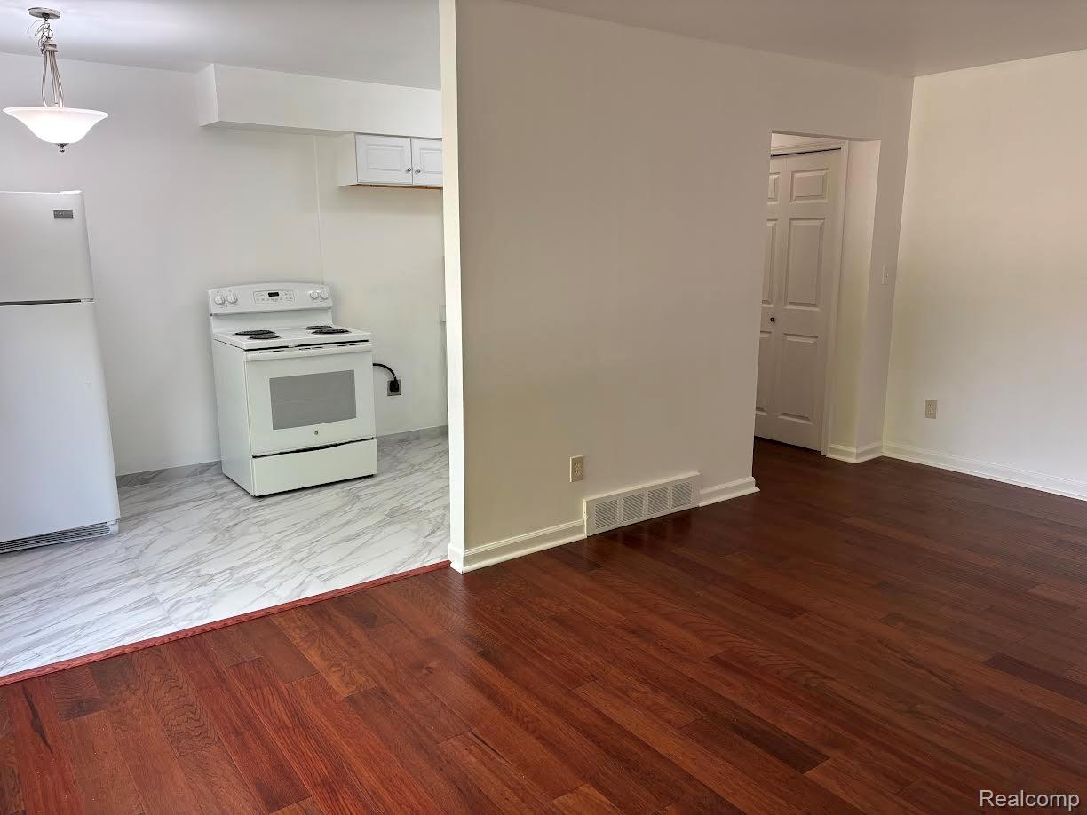 Royal Oak City, Michigan 48073, United States, 1 Bedroom Bedrooms, ,1 BathroomBathrooms,Residential,Active,133331