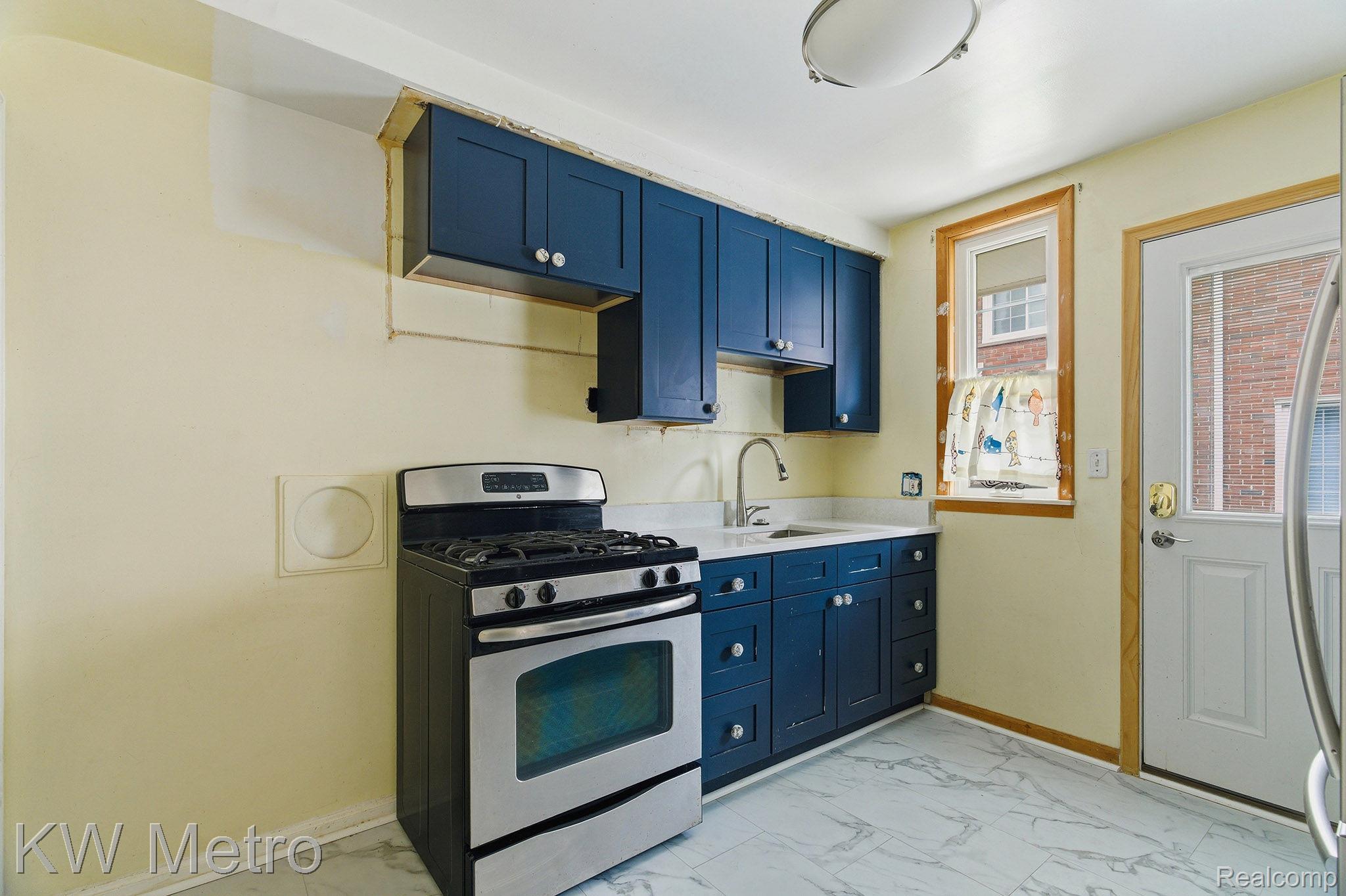 2514 Galpin Avenue 10