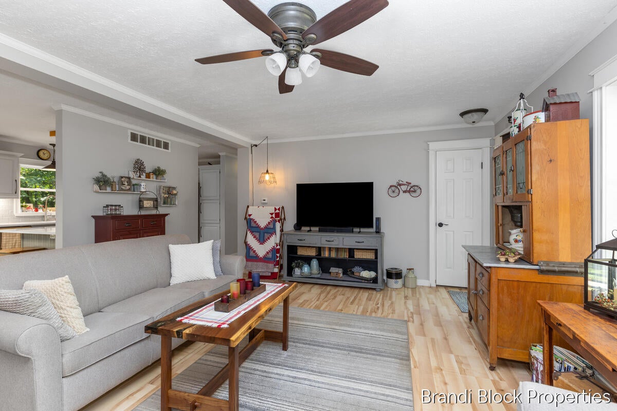 6189 Tanglewood Drive