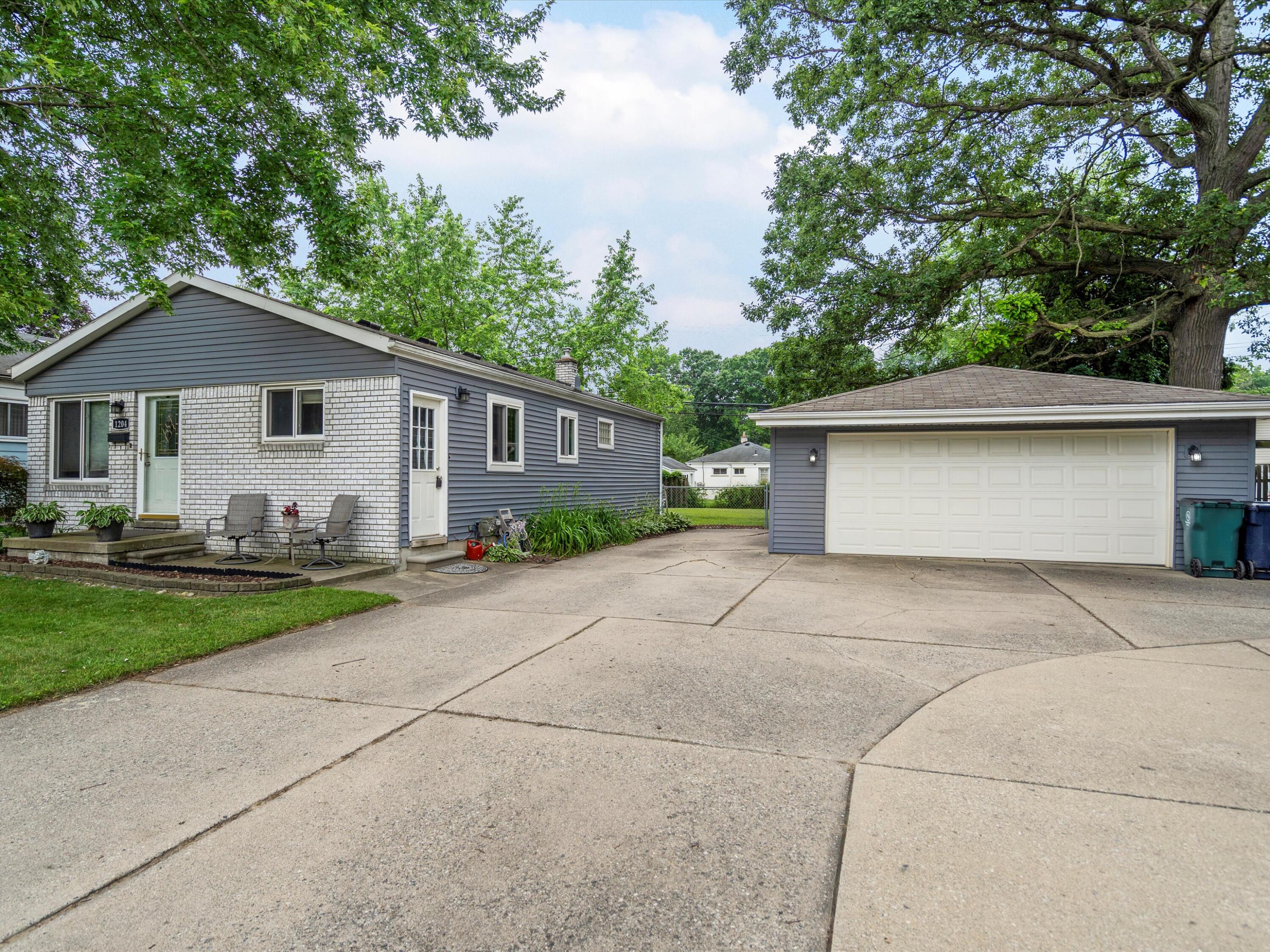 1204 S Campbell Road