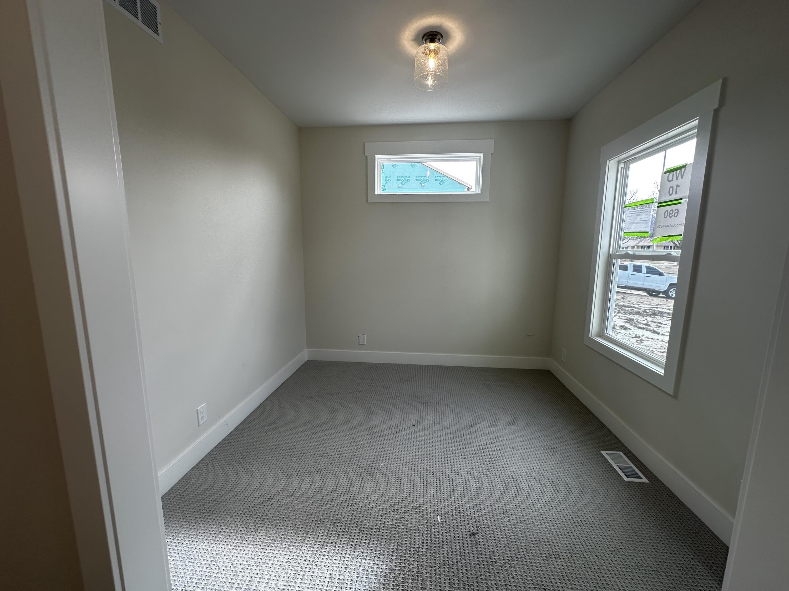 690 Lincoln Lawns Drive NW