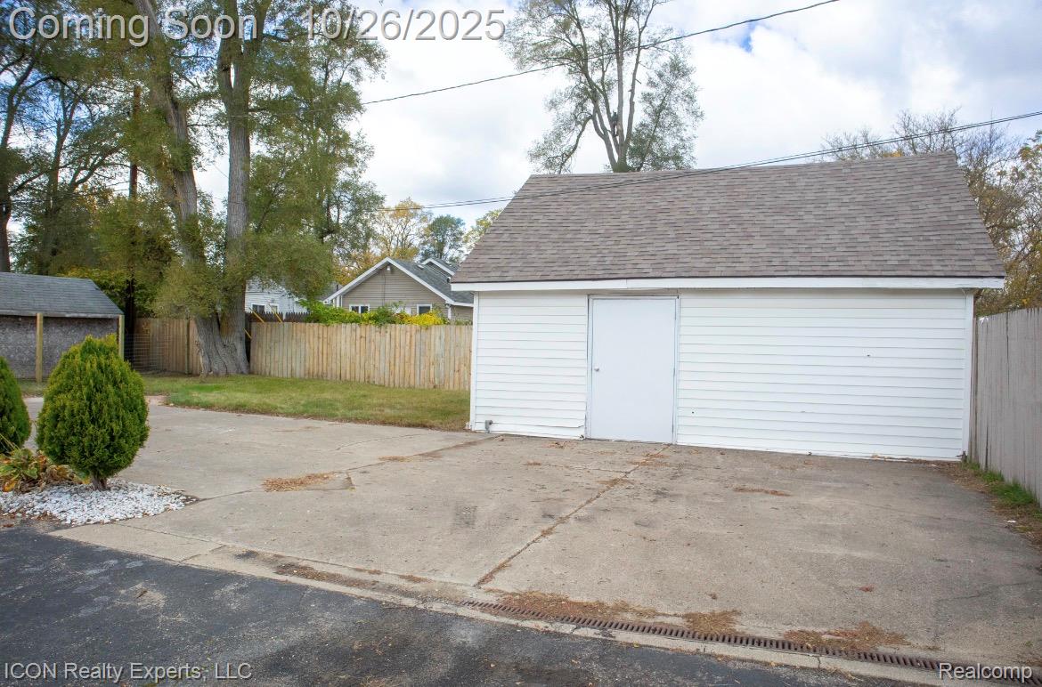743 Hollister Street