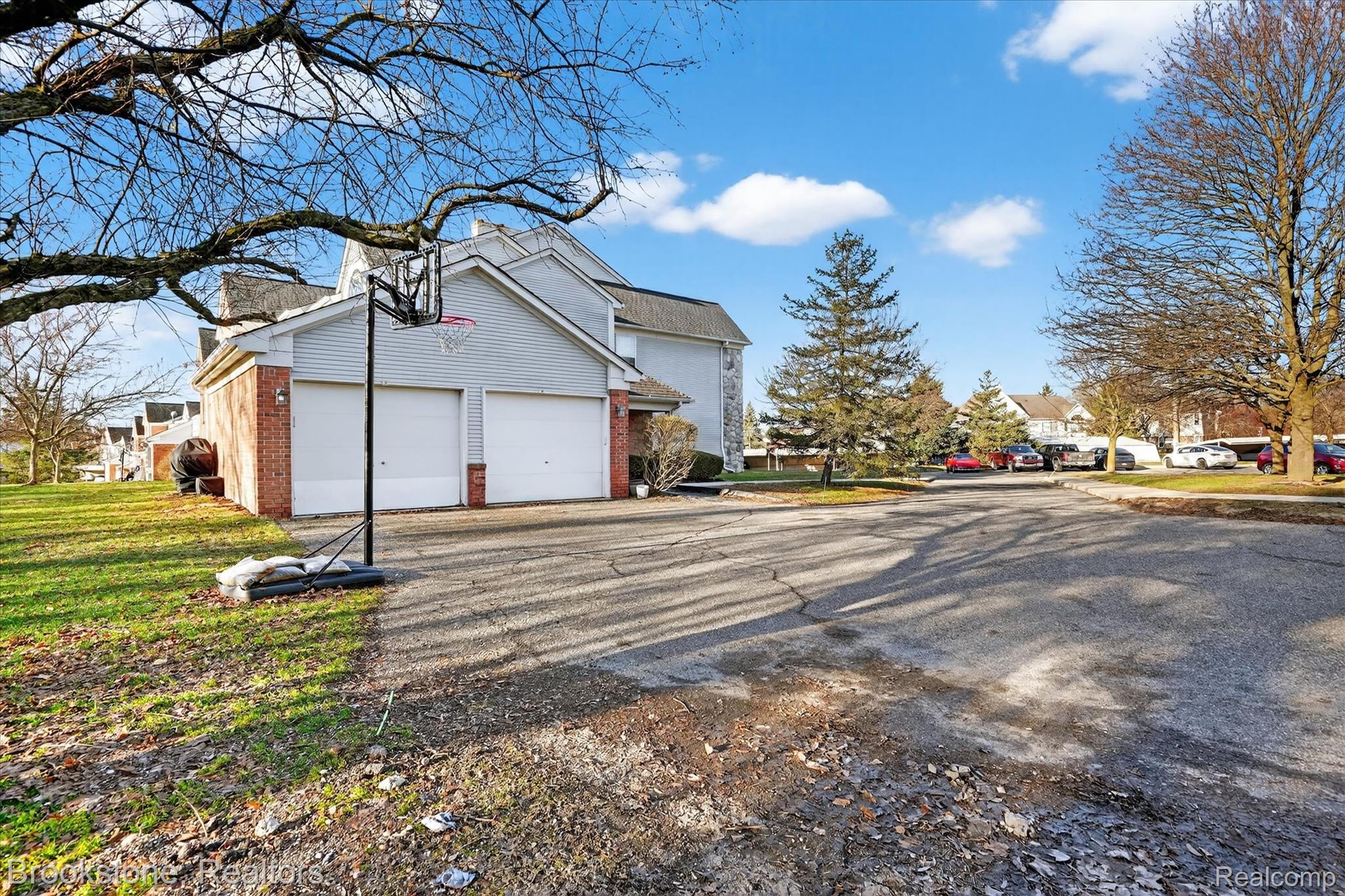 220 Oakbrooke Drive 3