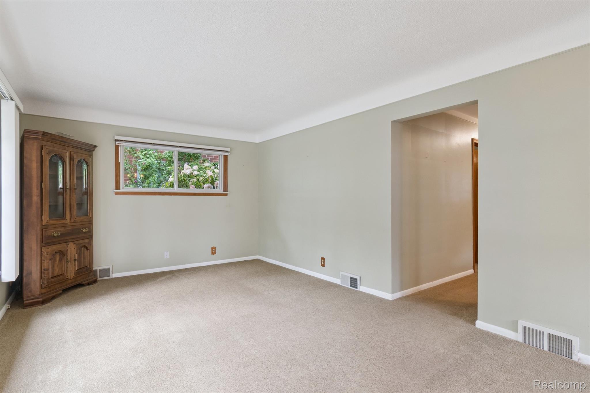 Allen Park City, Michigan 48101, United States, 3 Bedrooms Bedrooms, ,2 BathroomsBathrooms,Residential,Active,204949