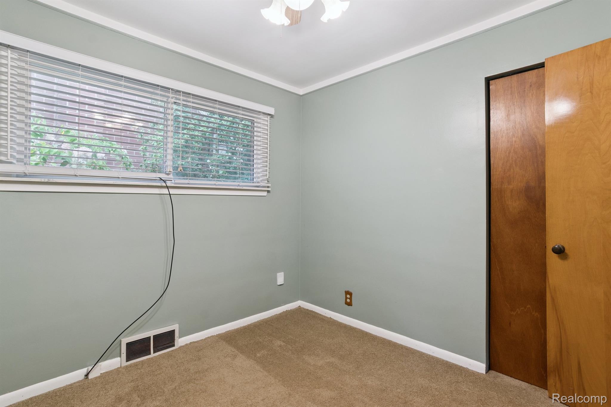 Allen Park City, Michigan 48101, United States, 3 Bedrooms Bedrooms, ,2 BathroomsBathrooms,Residential,Active,204949