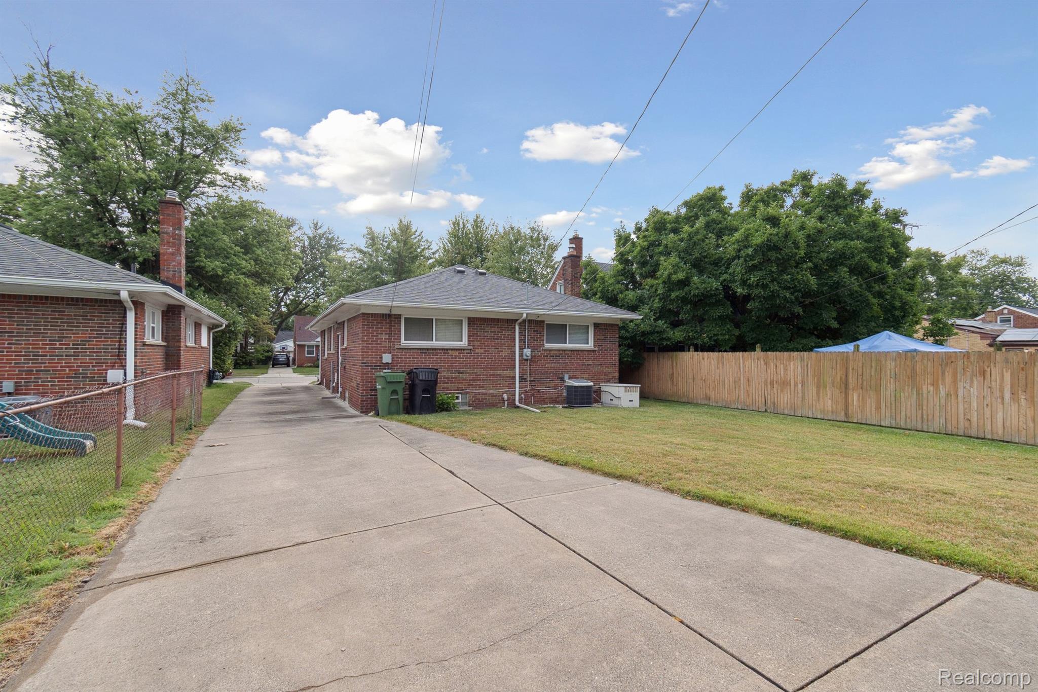 Allen Park City, Michigan 48101, United States, 3 Bedrooms Bedrooms, ,2 BathroomsBathrooms,Residential,Active,204949