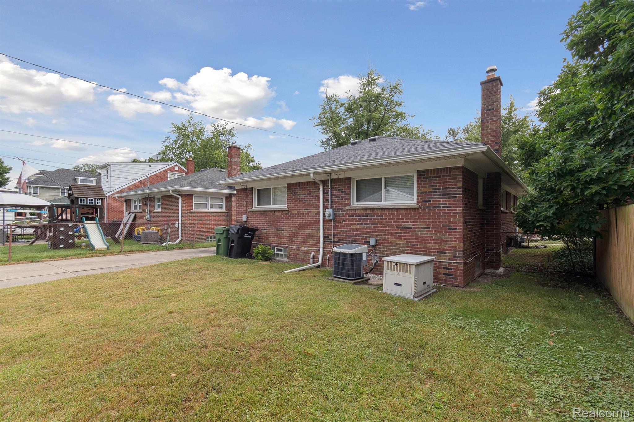 Allen Park City, Michigan 48101, United States, 3 Bedrooms Bedrooms, ,2 BathroomsBathrooms,Residential,Active,204949