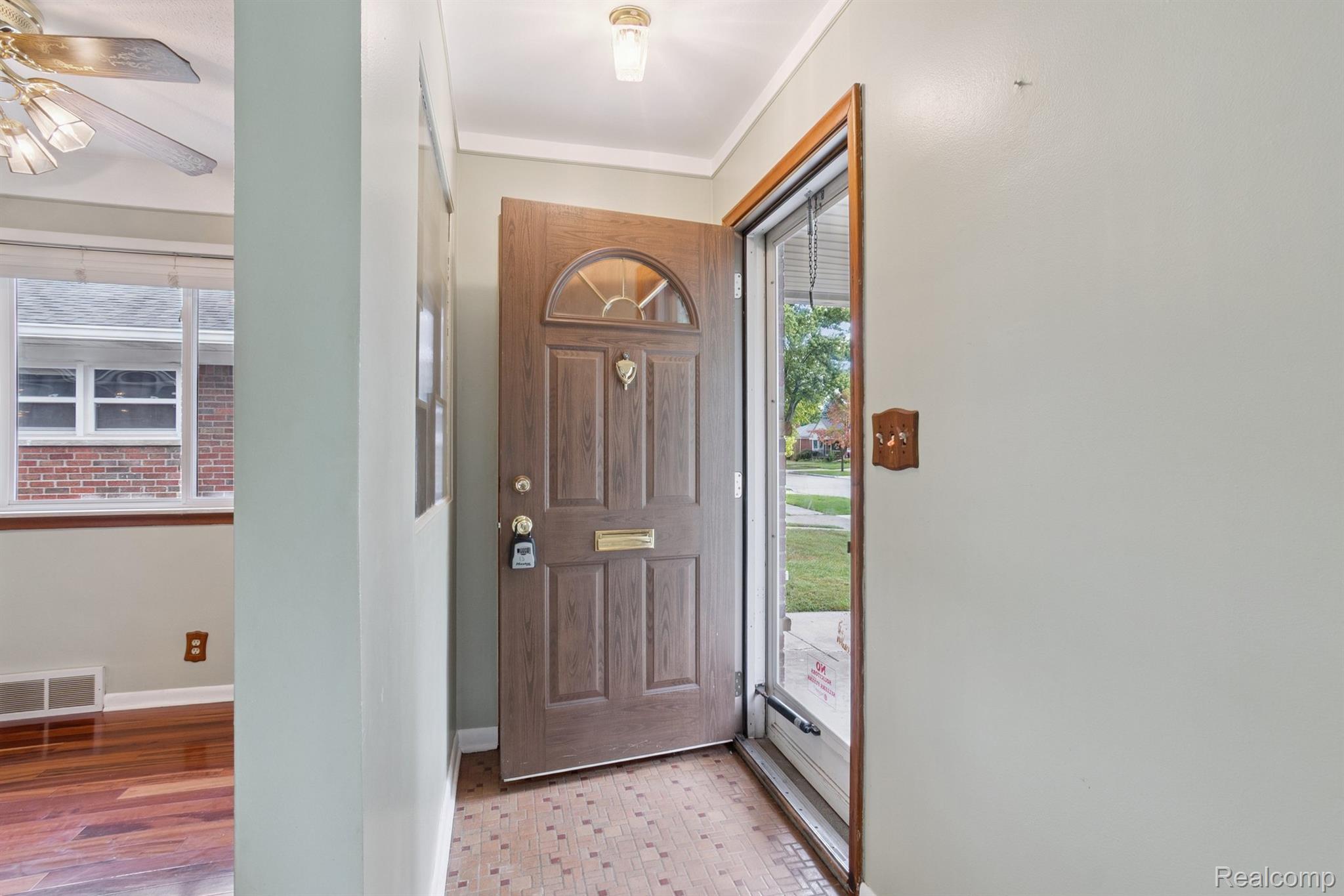 Allen Park City, Michigan 48101, United States, 3 Bedrooms Bedrooms, ,2 BathroomsBathrooms,Residential,Active,204949