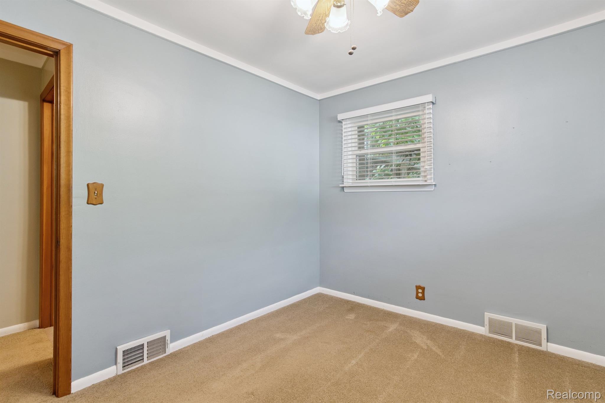 Allen Park City, Michigan 48101, United States, 3 Bedrooms Bedrooms, ,2 BathroomsBathrooms,Residential,Active,204949