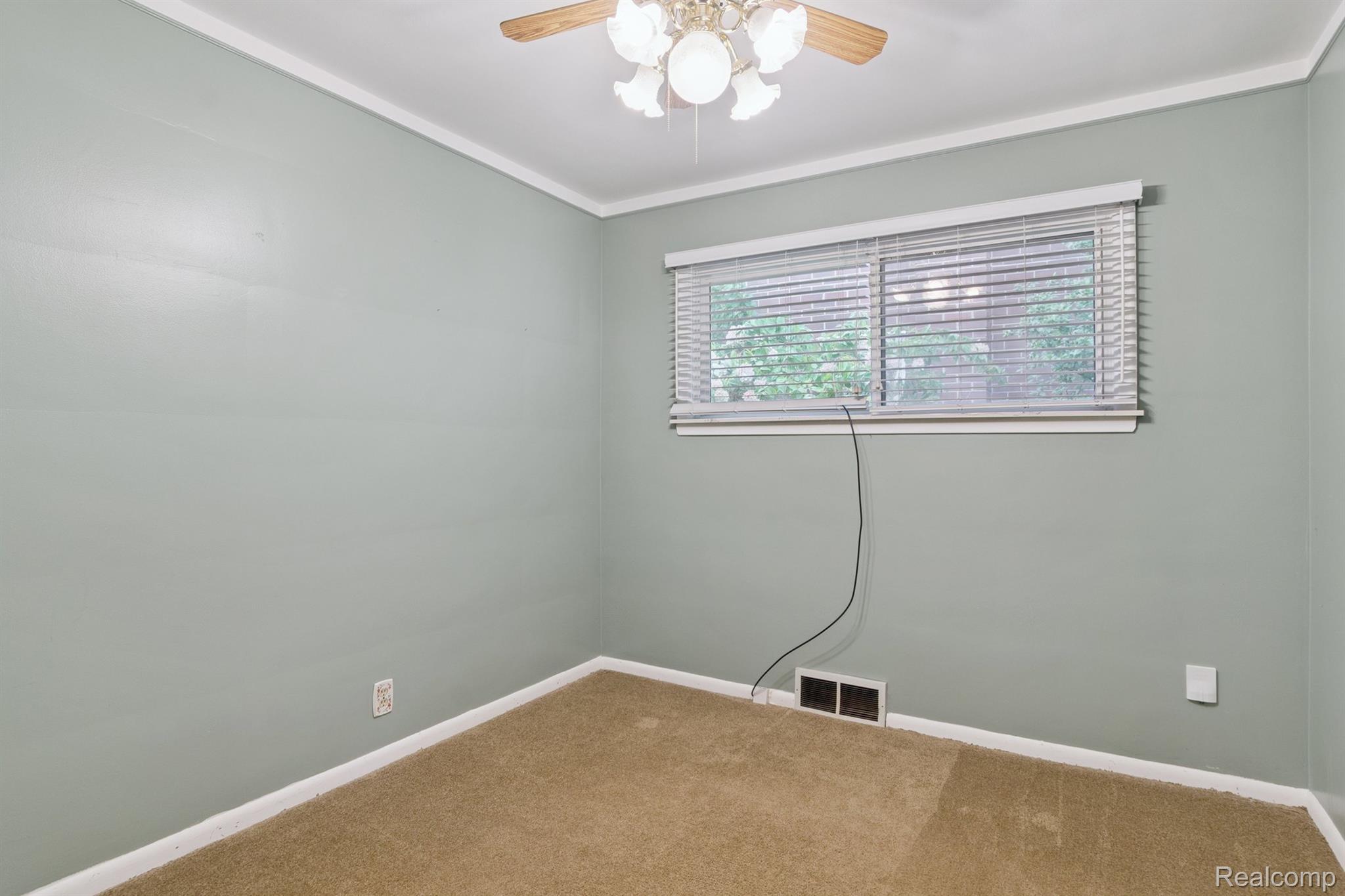 Allen Park City, Michigan 48101, United States, 3 Bedrooms Bedrooms, ,2 BathroomsBathrooms,Residential,Active,204949