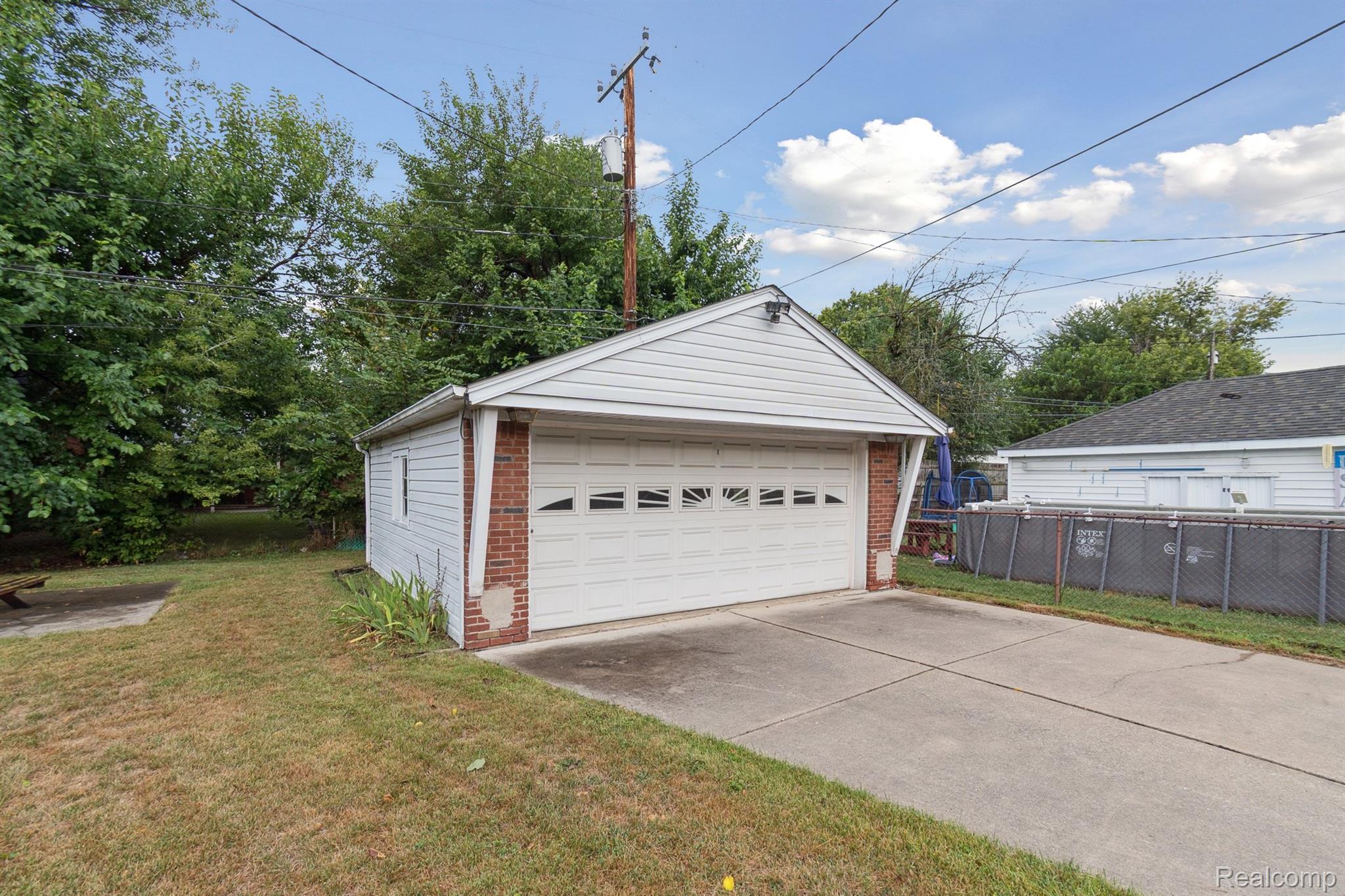 Allen Park City, Michigan 48101, United States, 3 Bedrooms Bedrooms, ,2 BathroomsBathrooms,Residential,Active,204949