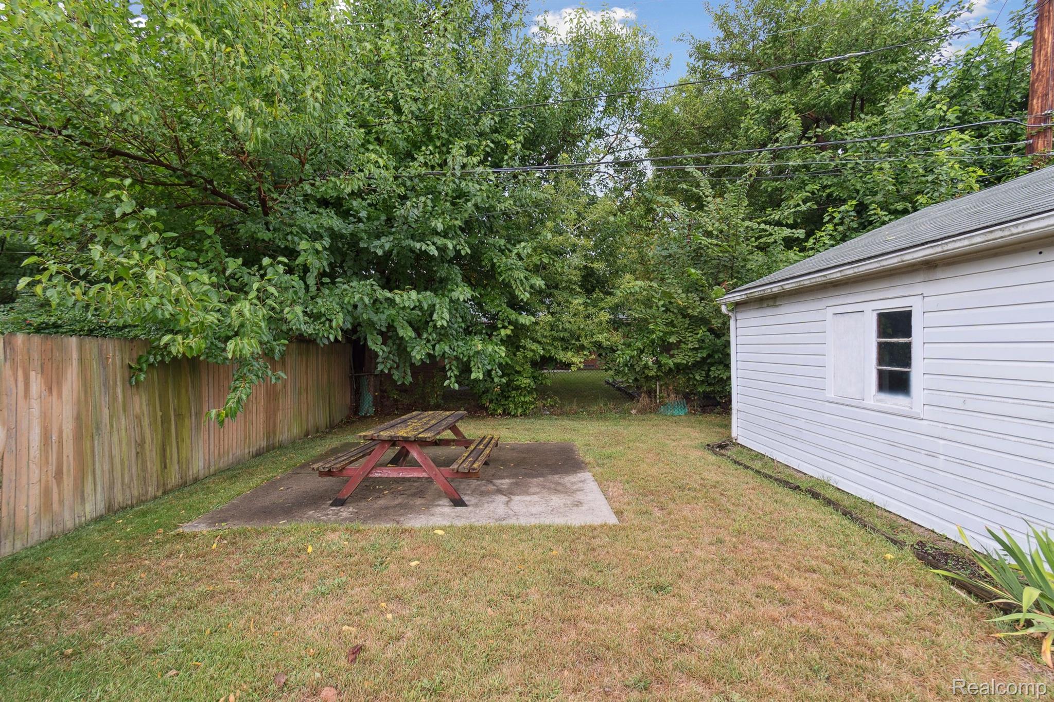 Allen Park City, Michigan 48101, United States, 3 Bedrooms Bedrooms, ,2 BathroomsBathrooms,Residential,Active,204949