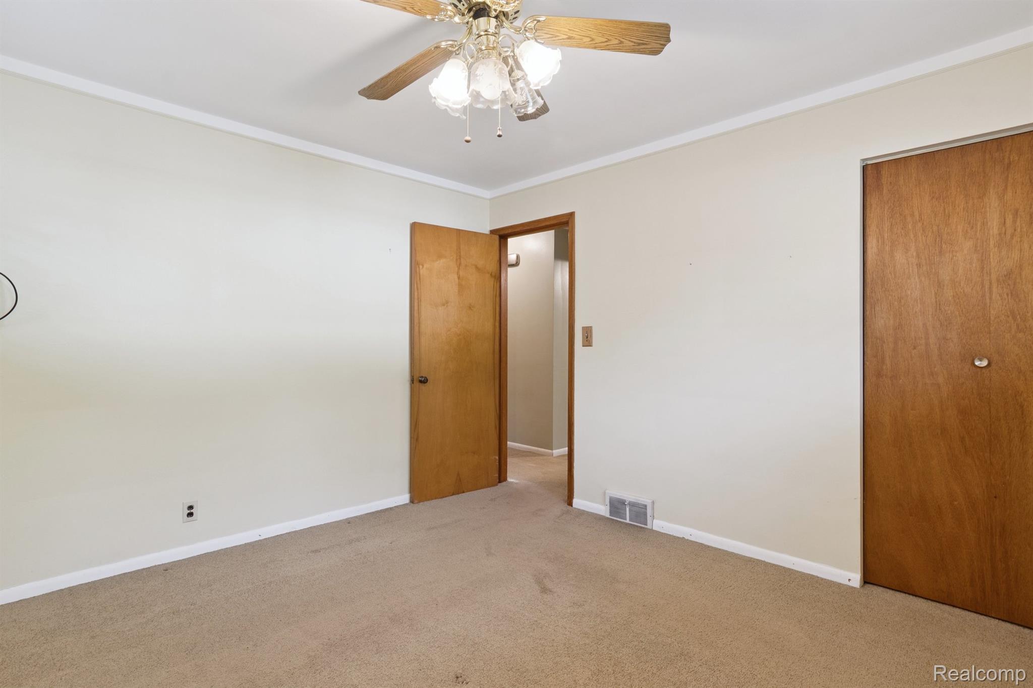 Allen Park City, Michigan 48101, United States, 3 Bedrooms Bedrooms, ,2 BathroomsBathrooms,Residential,Active,204949