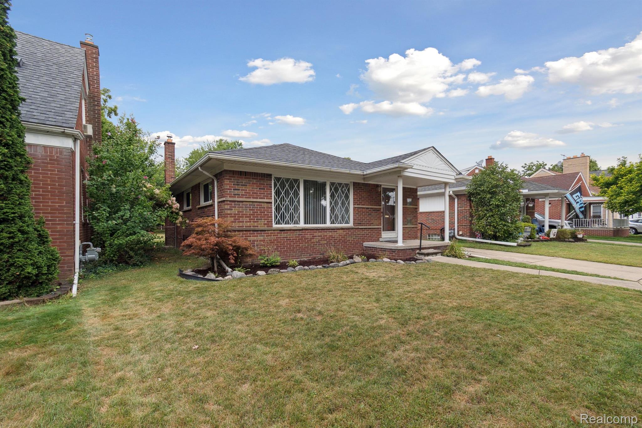 Allen Park City, Michigan 48101, United States, 3 Bedrooms Bedrooms, ,2 BathroomsBathrooms,Residential,Active,204949