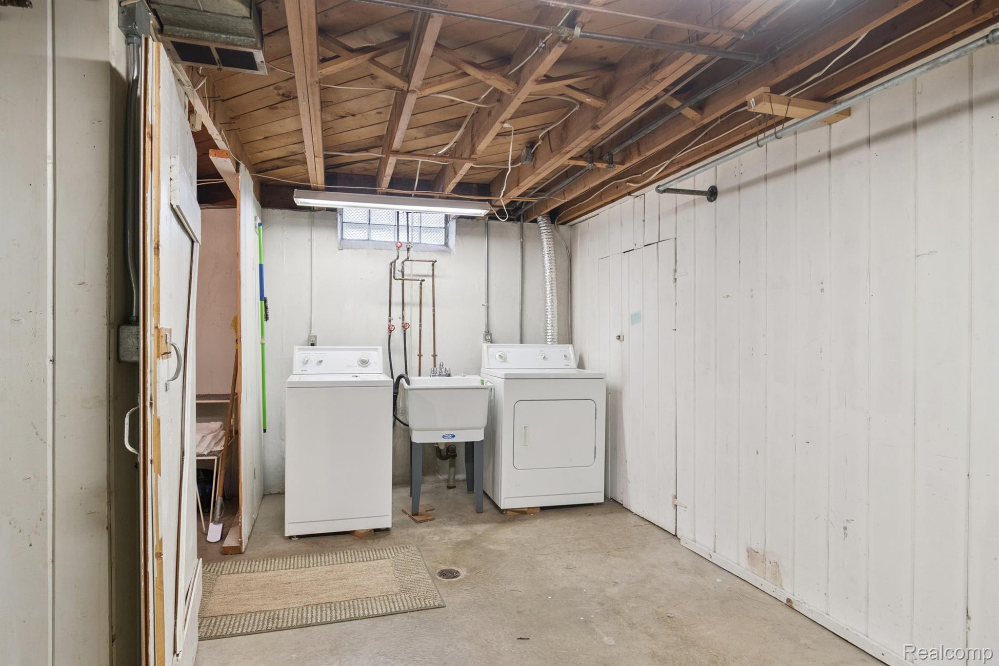 Allen Park City, Michigan 48101, United States, 3 Bedrooms Bedrooms, ,2 BathroomsBathrooms,Residential,Active,204949