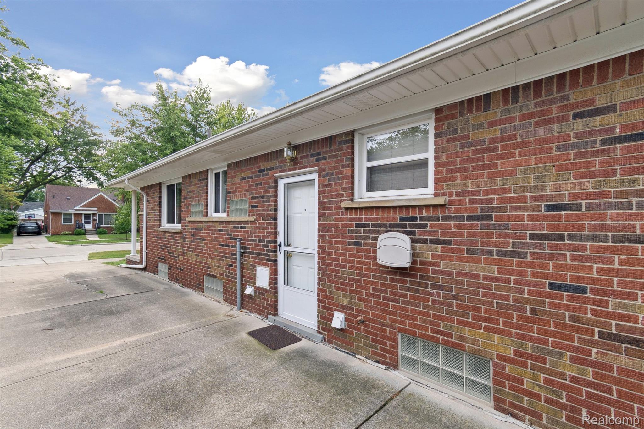 Allen Park City, Michigan 48101, United States, 3 Bedrooms Bedrooms, ,2 BathroomsBathrooms,Residential,Active,204949