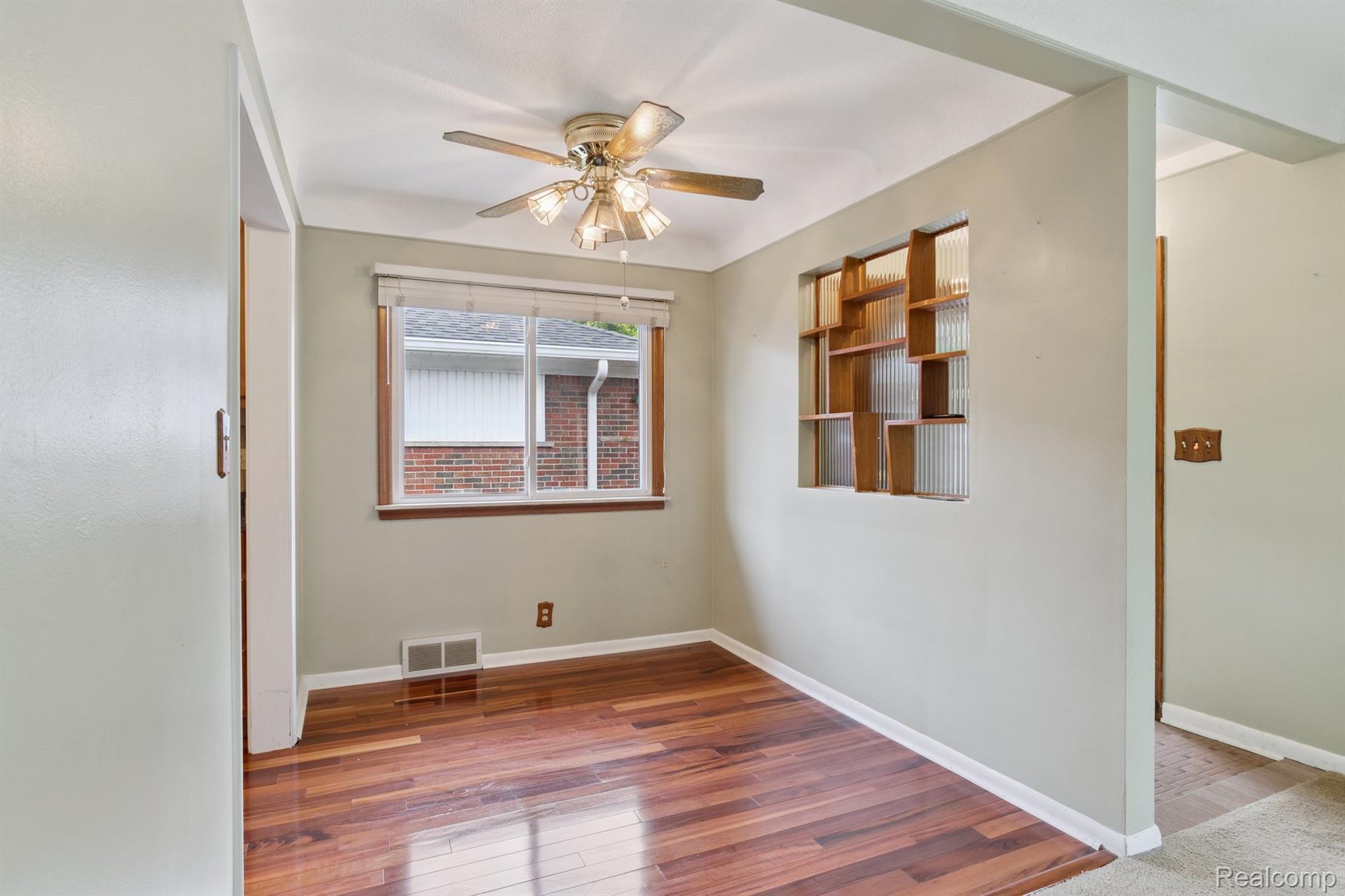 Allen Park City, Michigan 48101, United States, 3 Bedrooms Bedrooms, ,2 BathroomsBathrooms,Residential,Active,204949