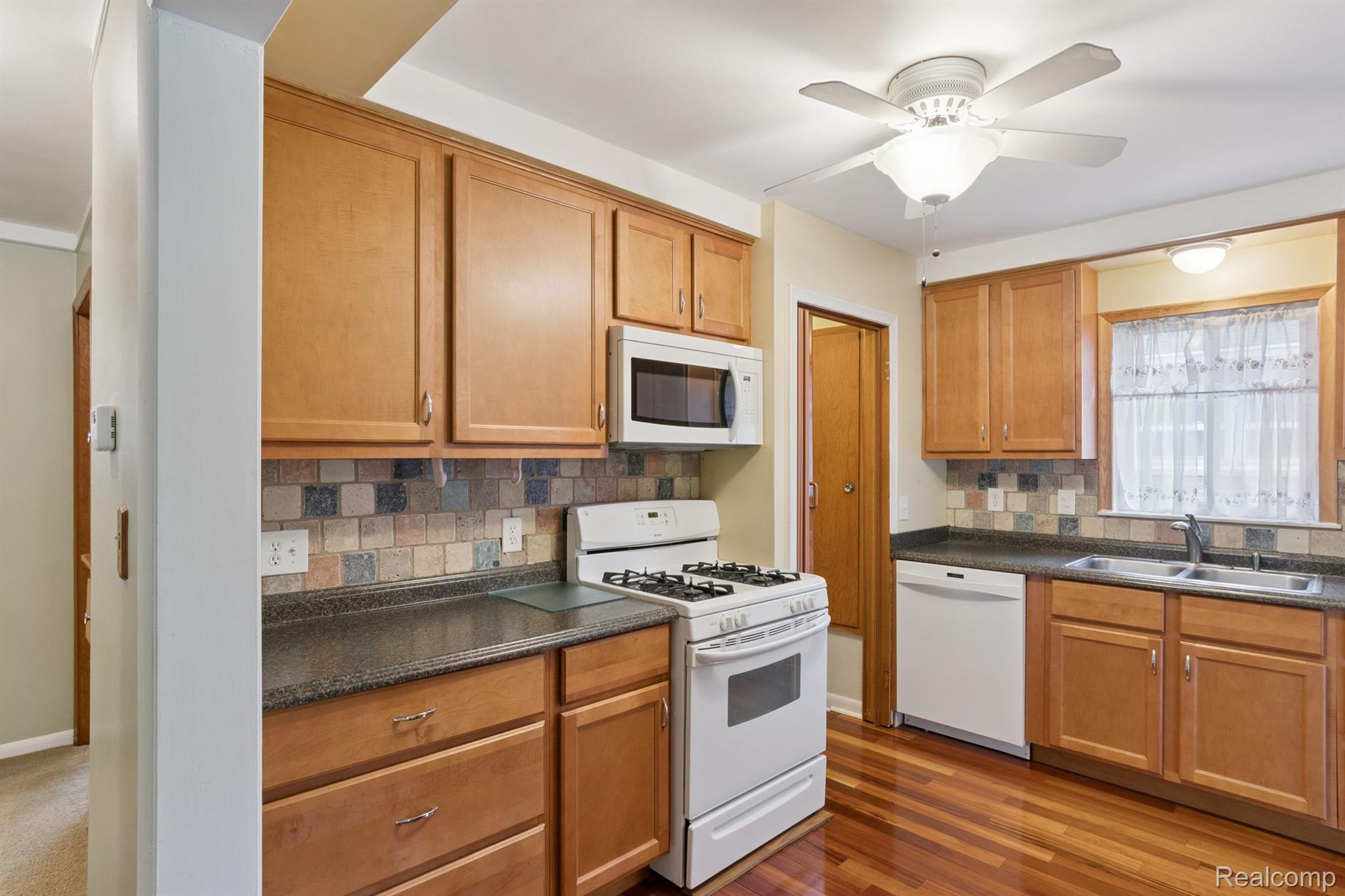 Allen Park City, Michigan 48101, United States, 3 Bedrooms Bedrooms, ,2 BathroomsBathrooms,Residential,Active,204949