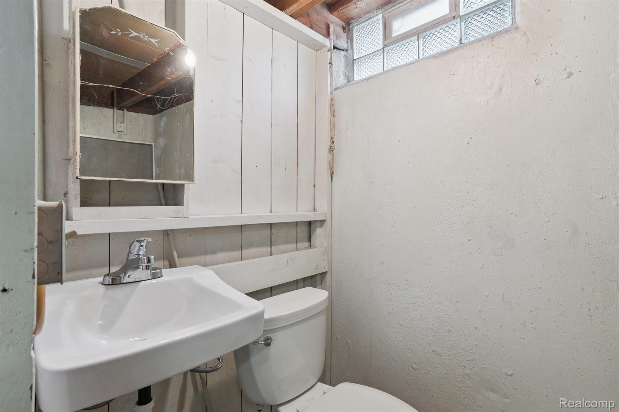 Allen Park City, Michigan 48101, United States, 3 Bedrooms Bedrooms, ,2 BathroomsBathrooms,Residential,Active,204949