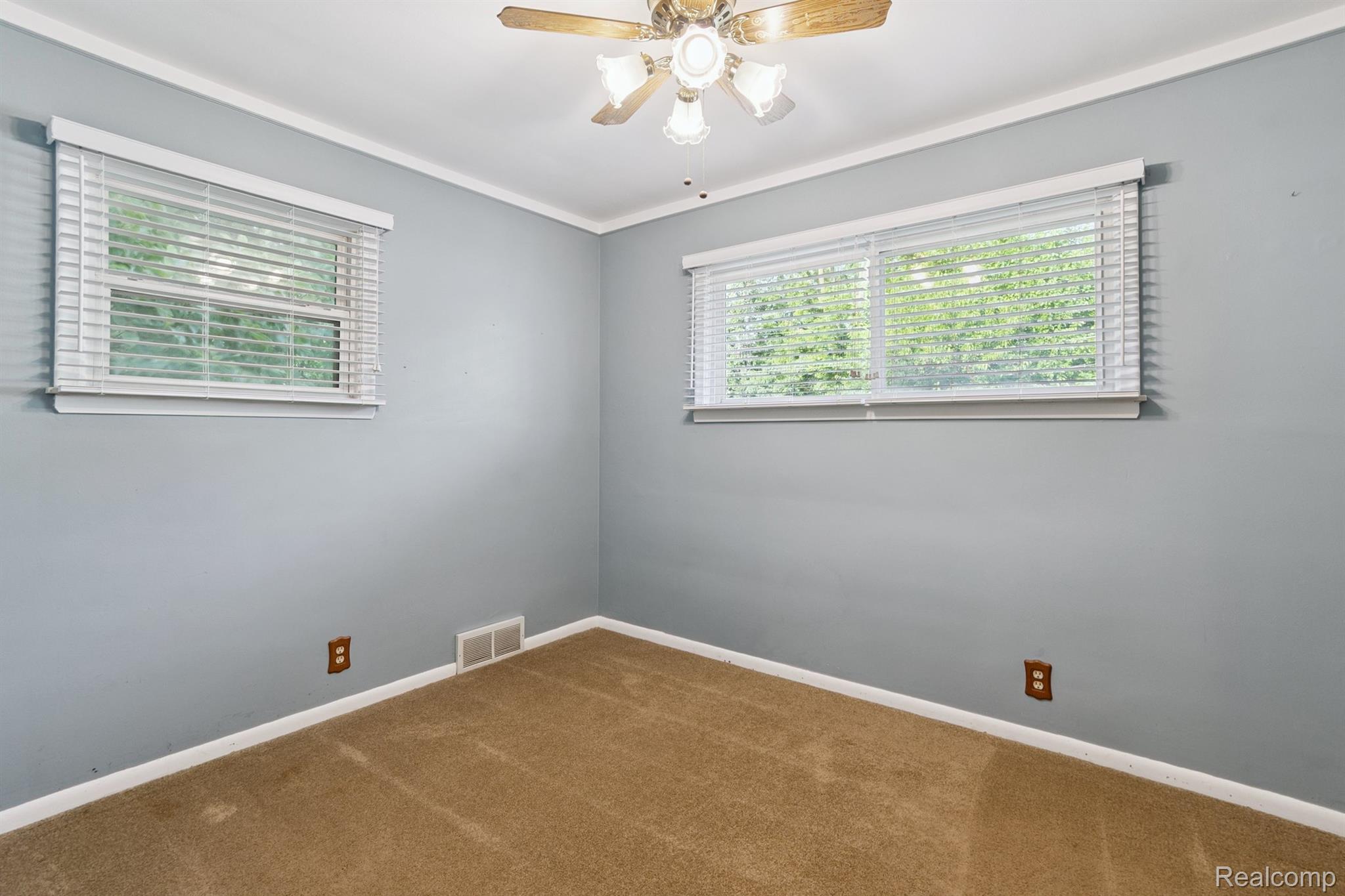 Allen Park City, Michigan 48101, United States, 3 Bedrooms Bedrooms, ,2 BathroomsBathrooms,Residential,Active,204949