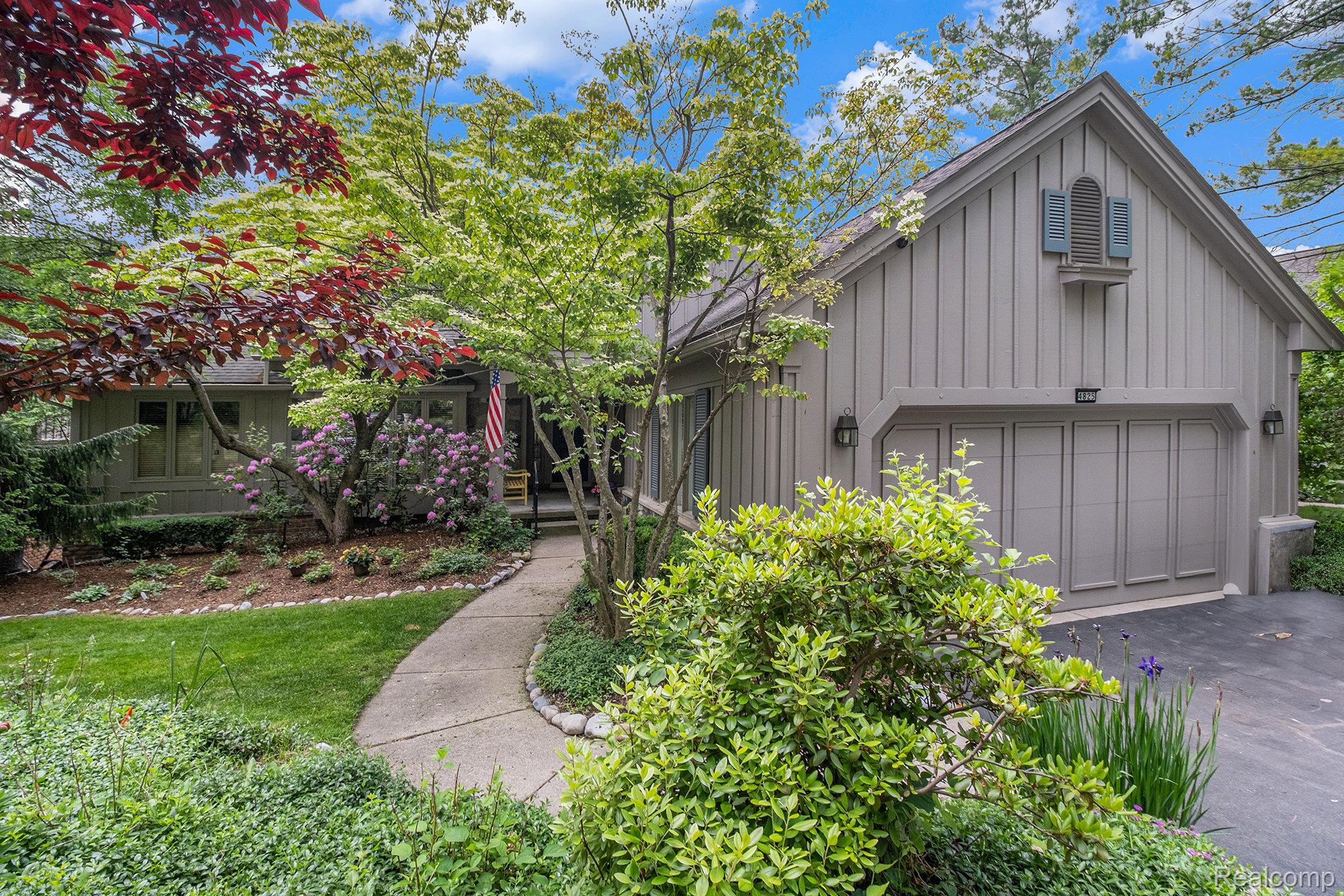 4825 Mirror Lake Drive