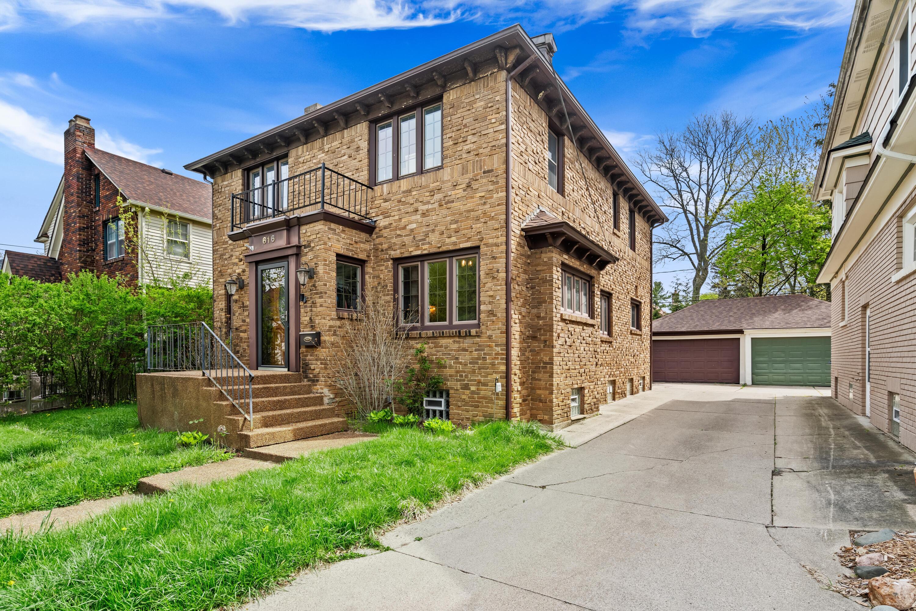 616 Rosewood Avenue SE