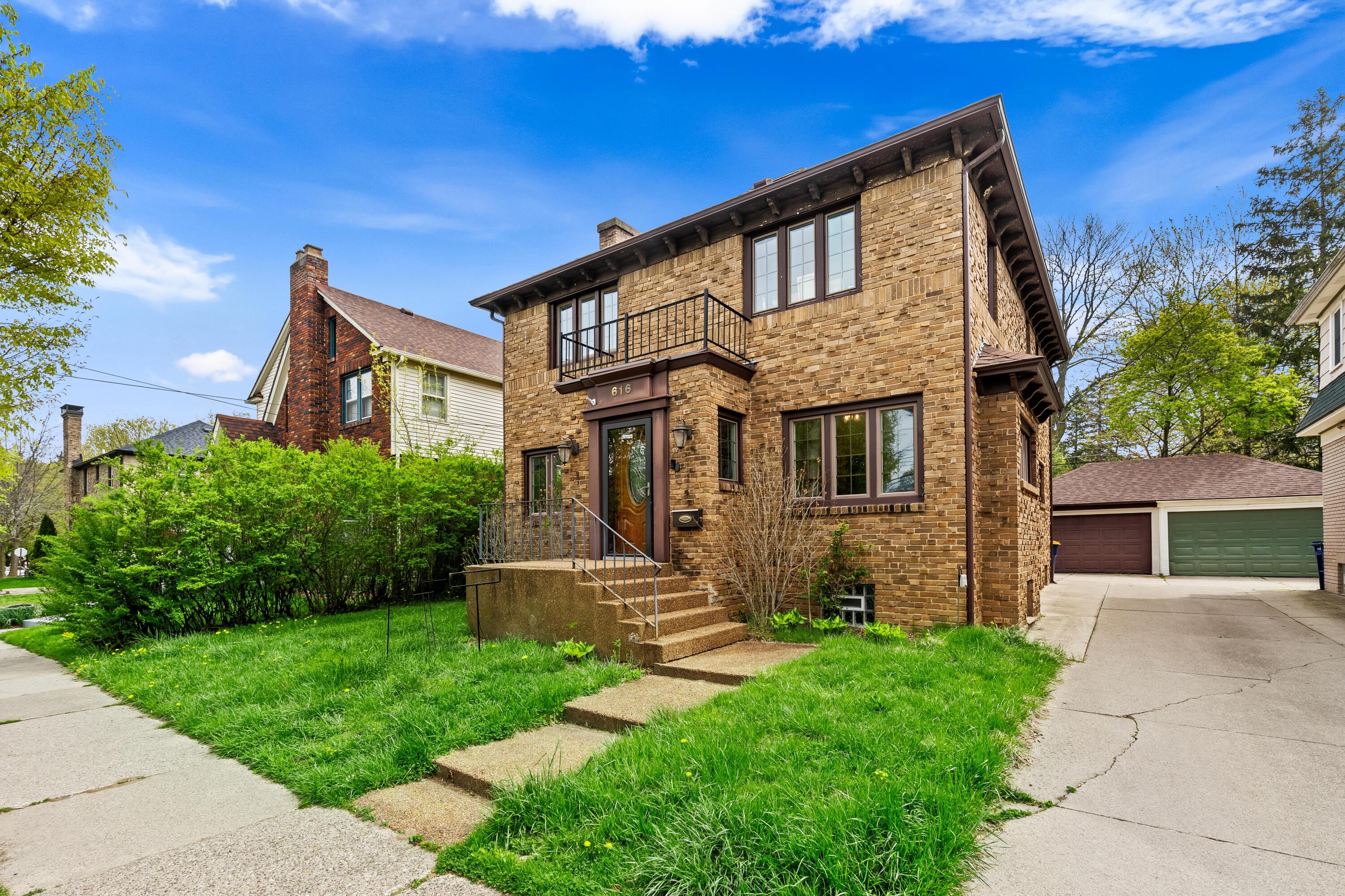616 Rosewood Avenue SE