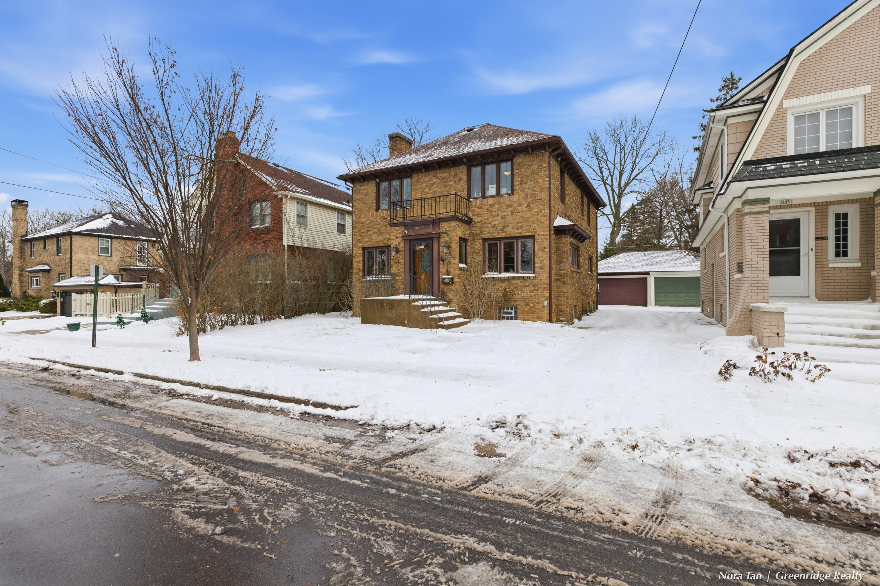 616 Rosewood Avenue SE