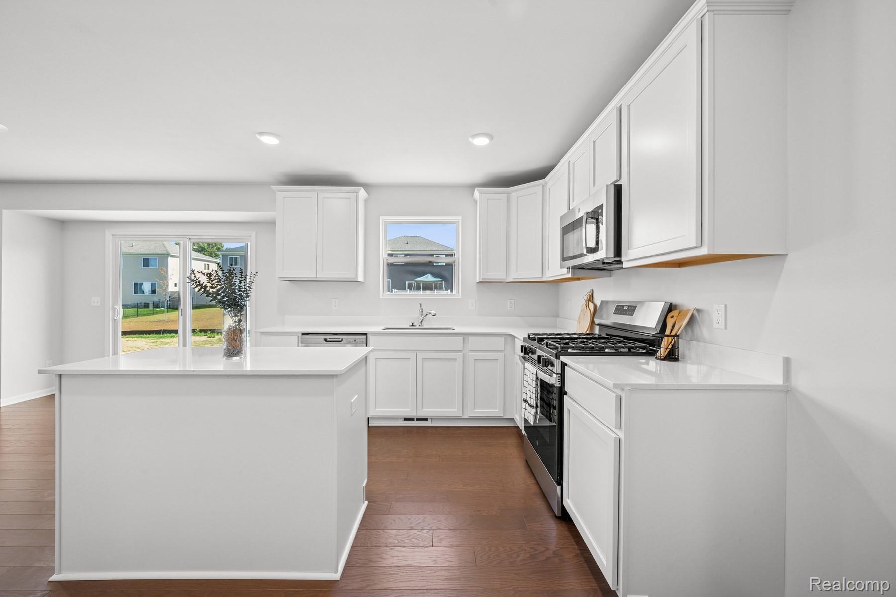 378 Edge Brook
