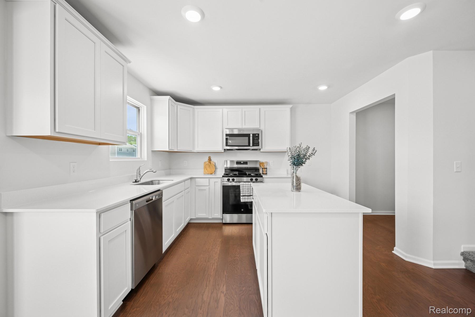 378 Edge Brook