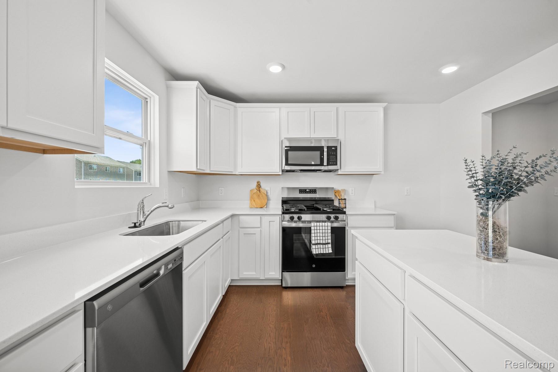 378 Edge Brook