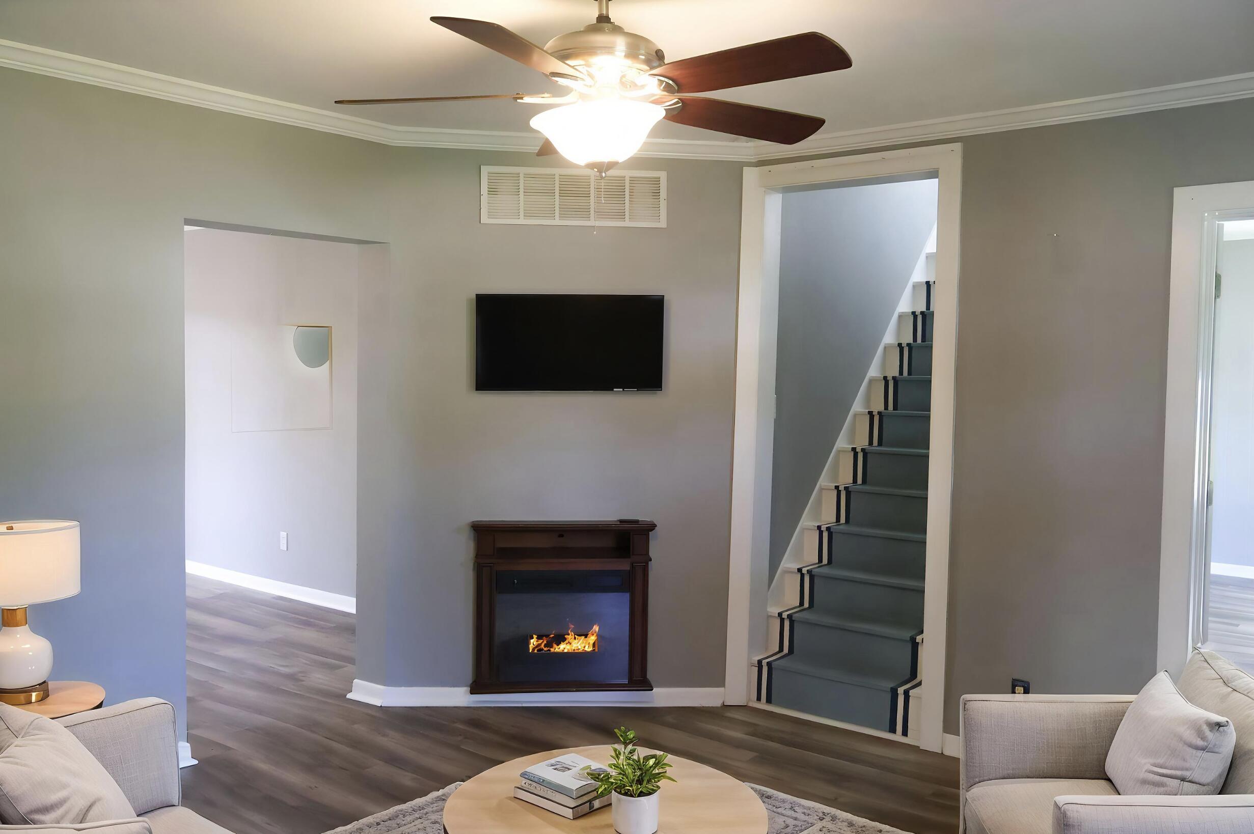 406 N Elm Street