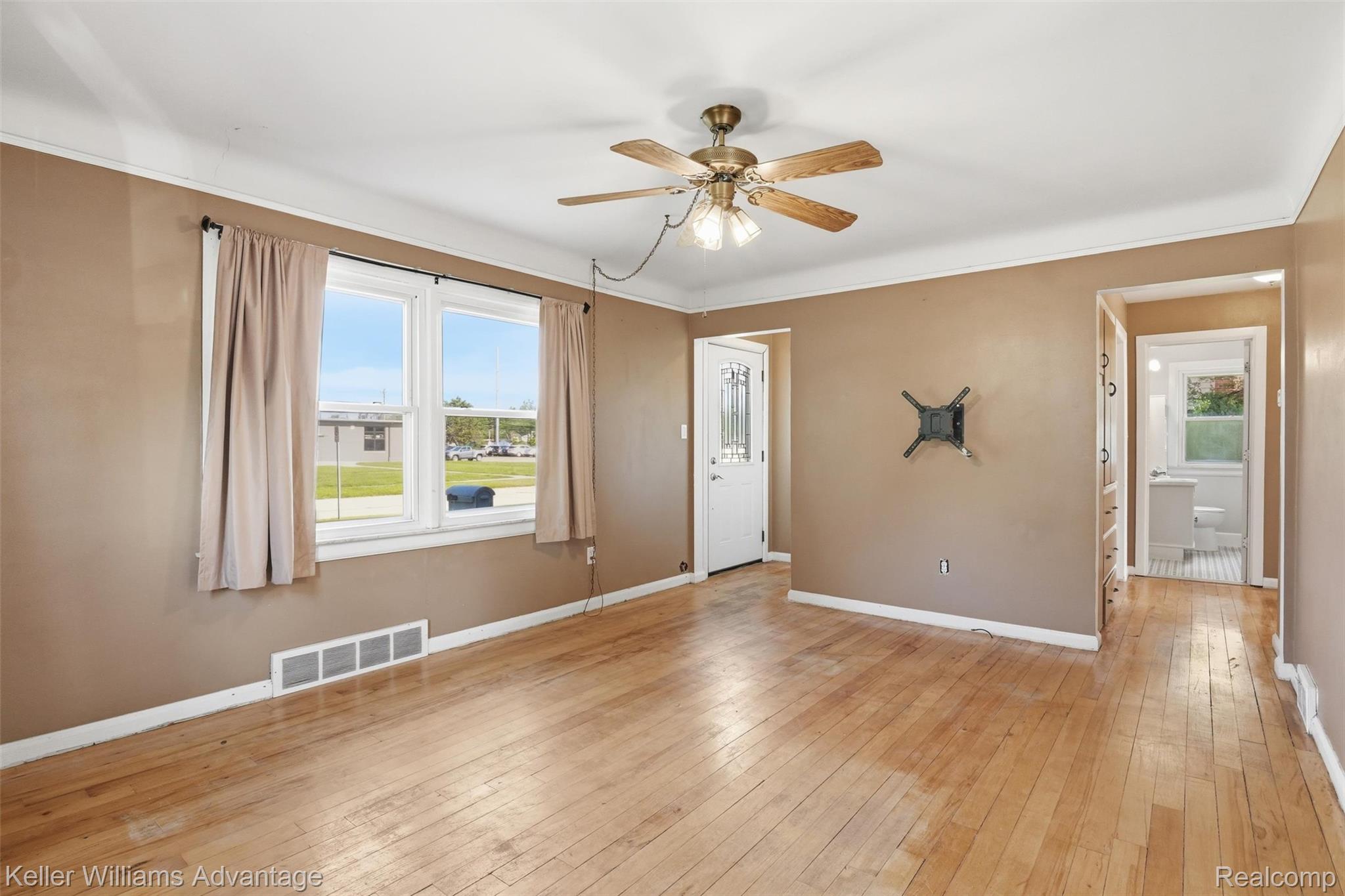 13592 Berwyn